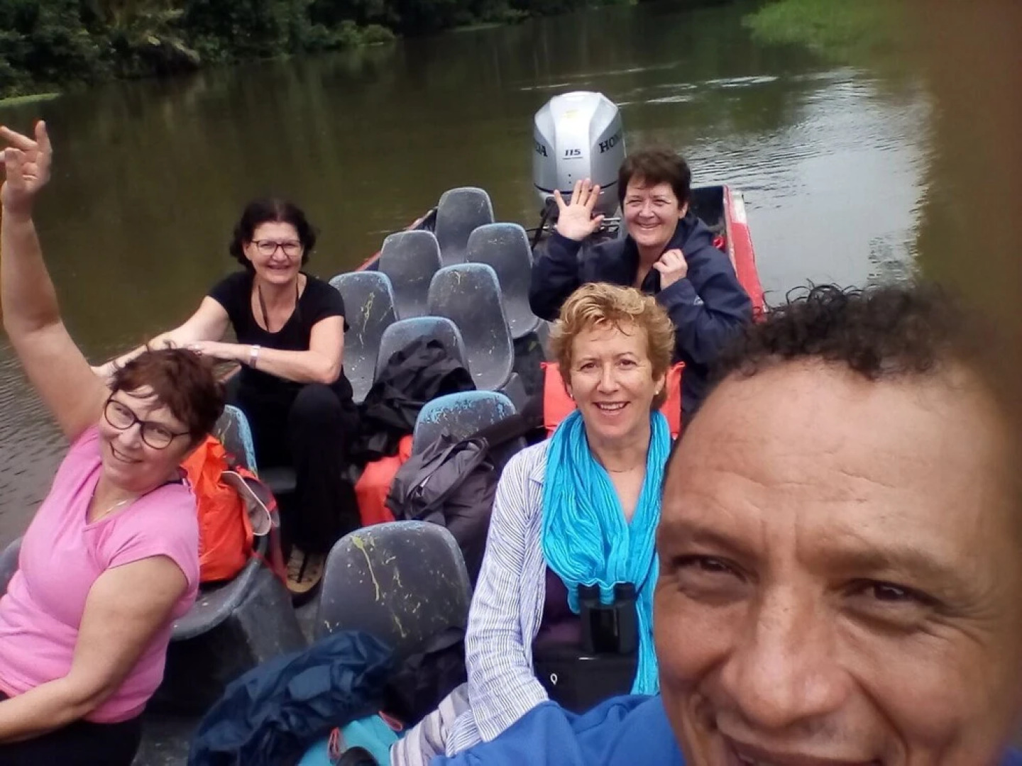 Hotel Cabinas y Tour Aaron Tortuguero