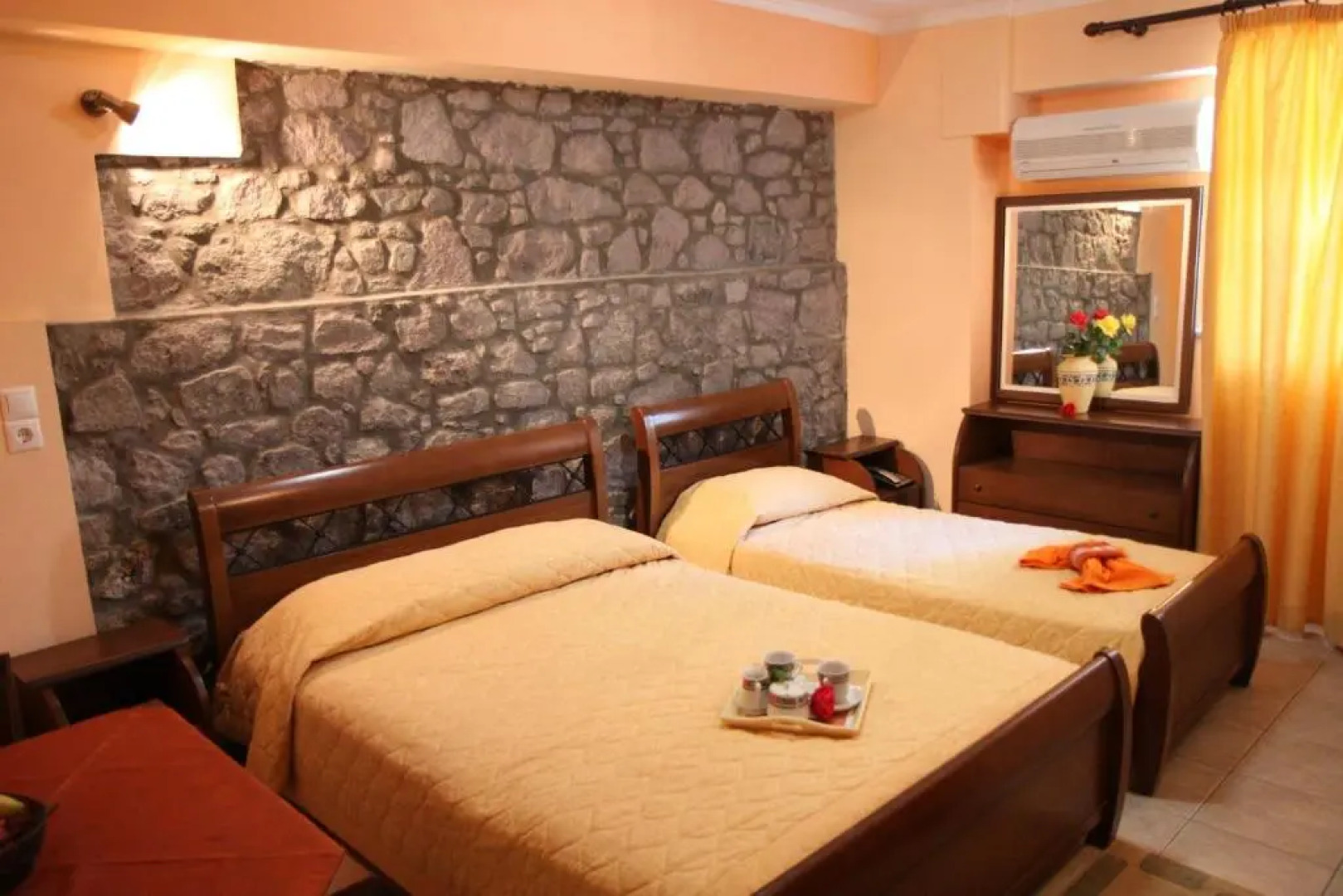Artemis Traditional Hotel
