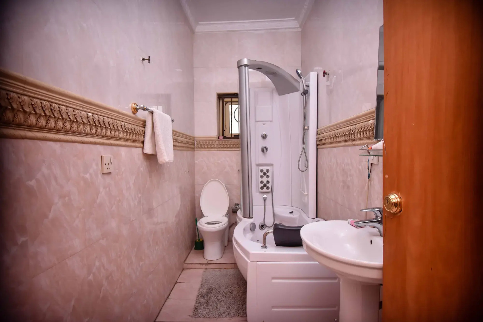 Topaz Luxury Suites & Apartments