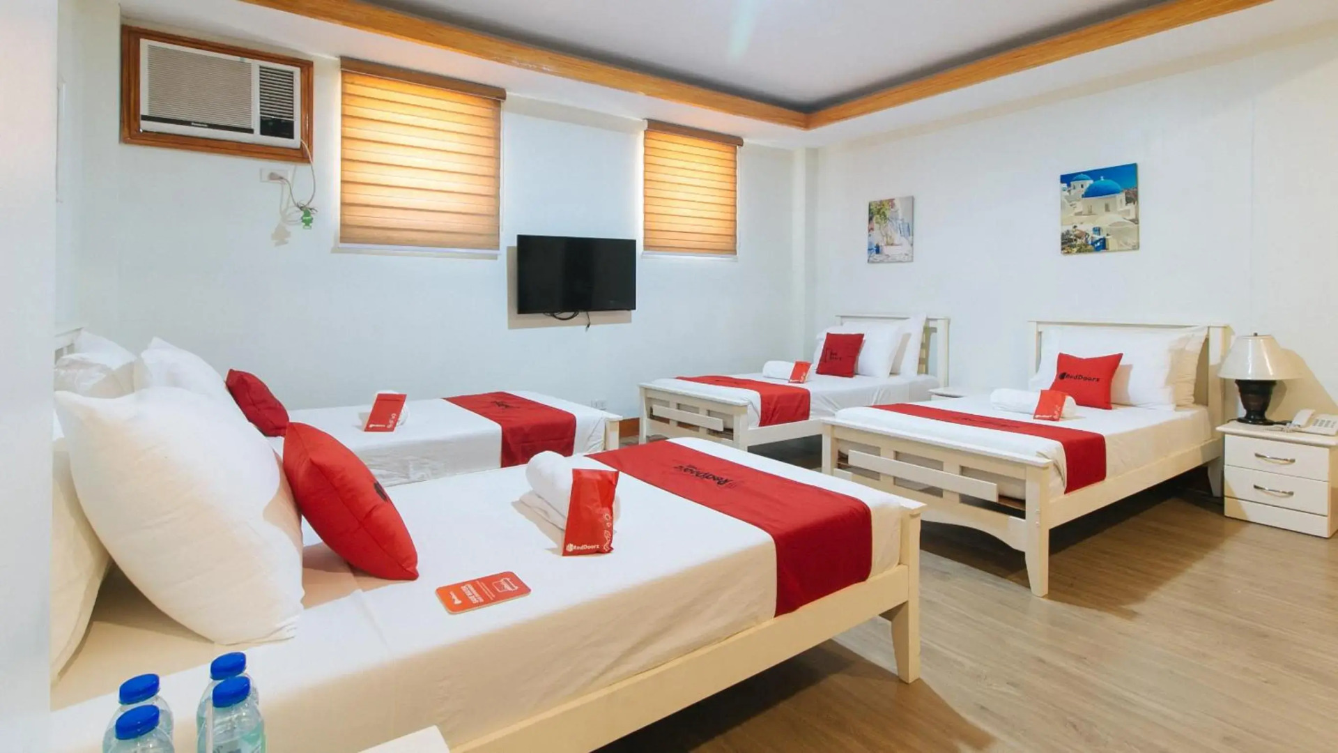 RedDoorz Premium @ Nick Hotel Gerona Tarlac