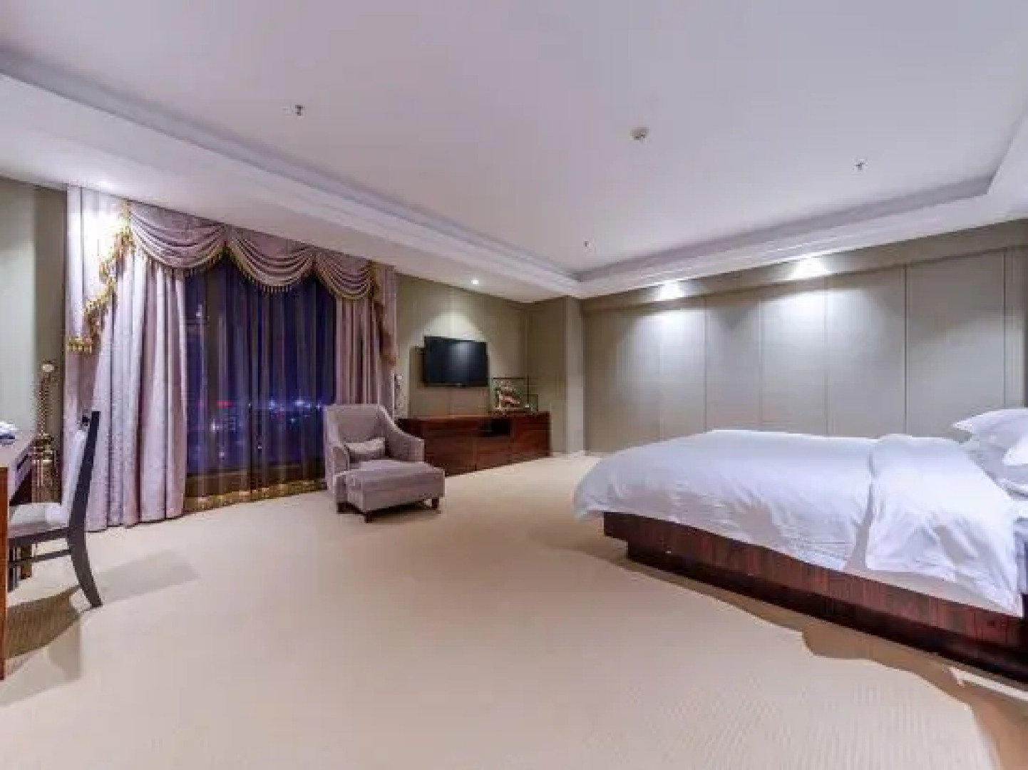 Jiuzhou International Hotel