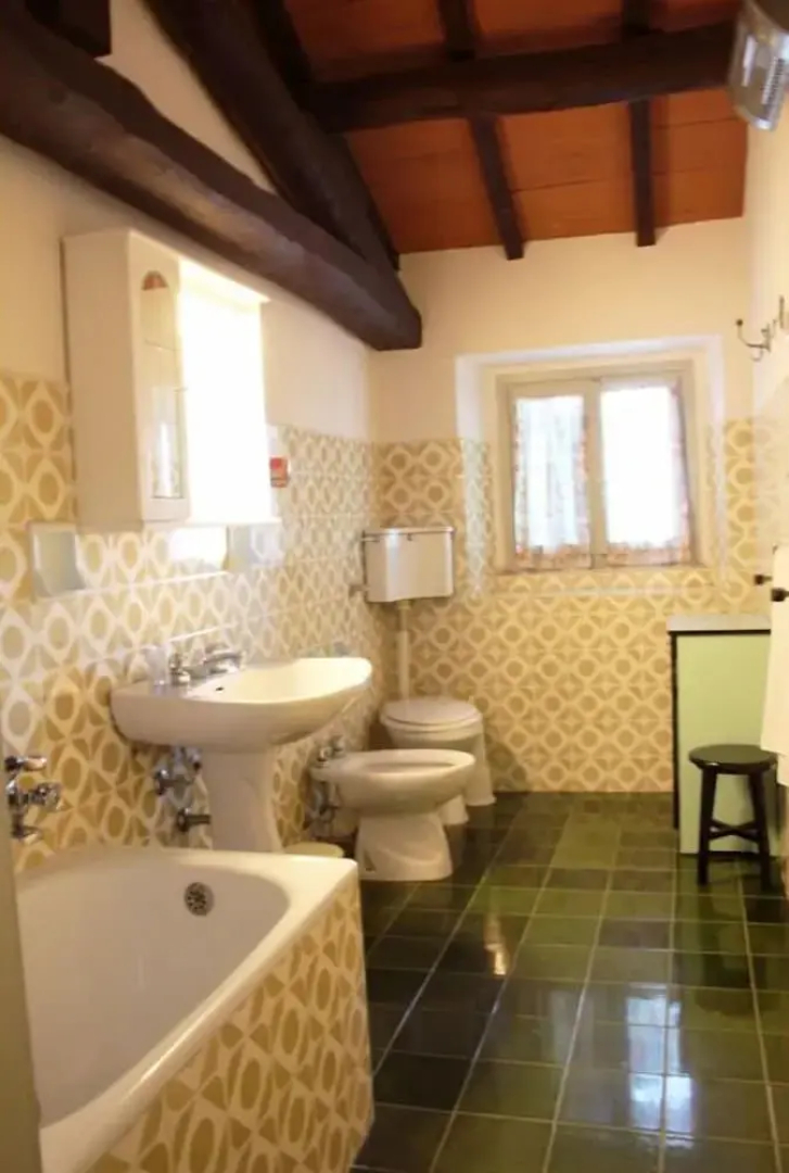 Beautiful Private Villa for 10 People with Private Pool, WIFI, TV, Pets Allowed and Parking