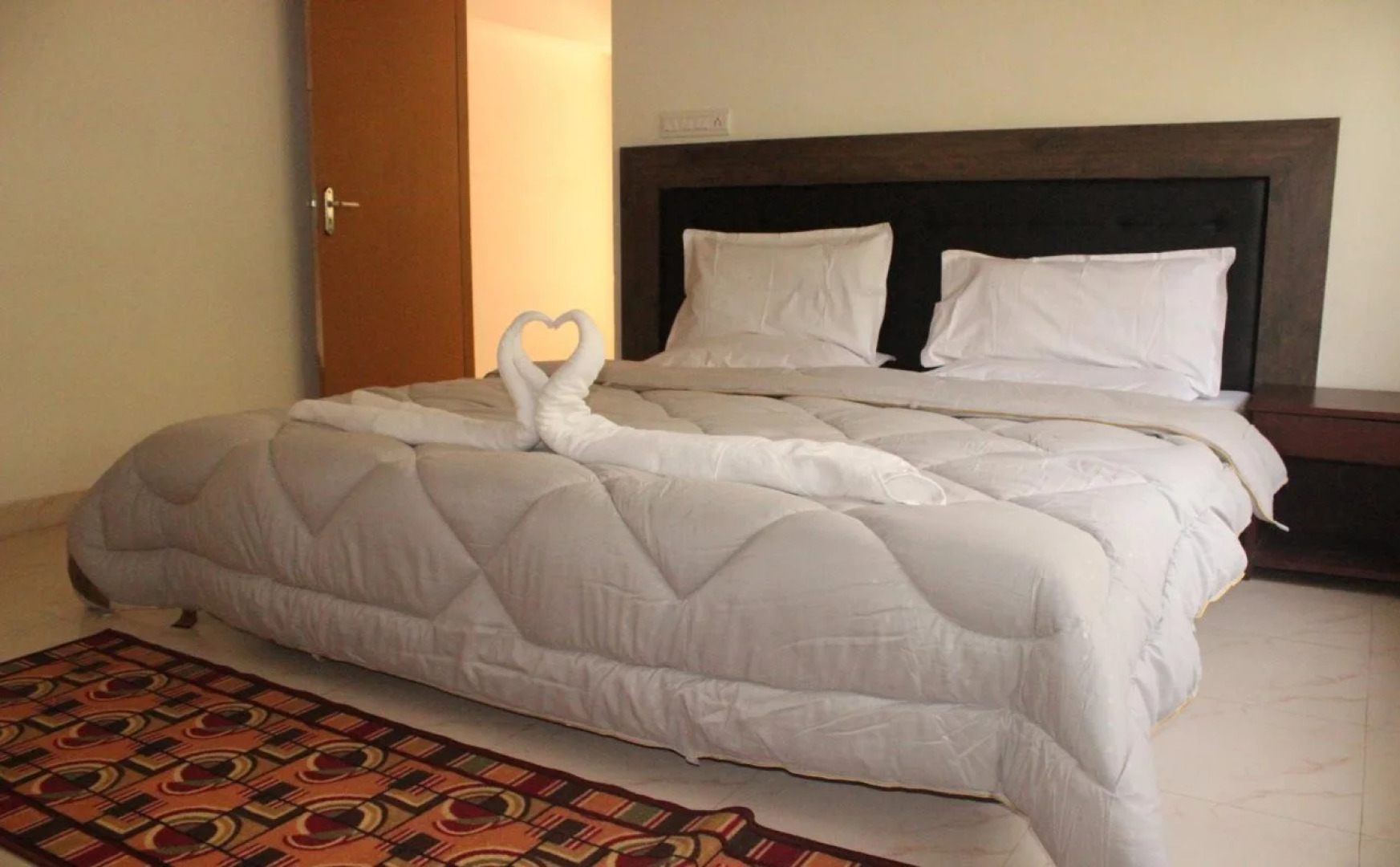 Globe Trotting Holidays Inn