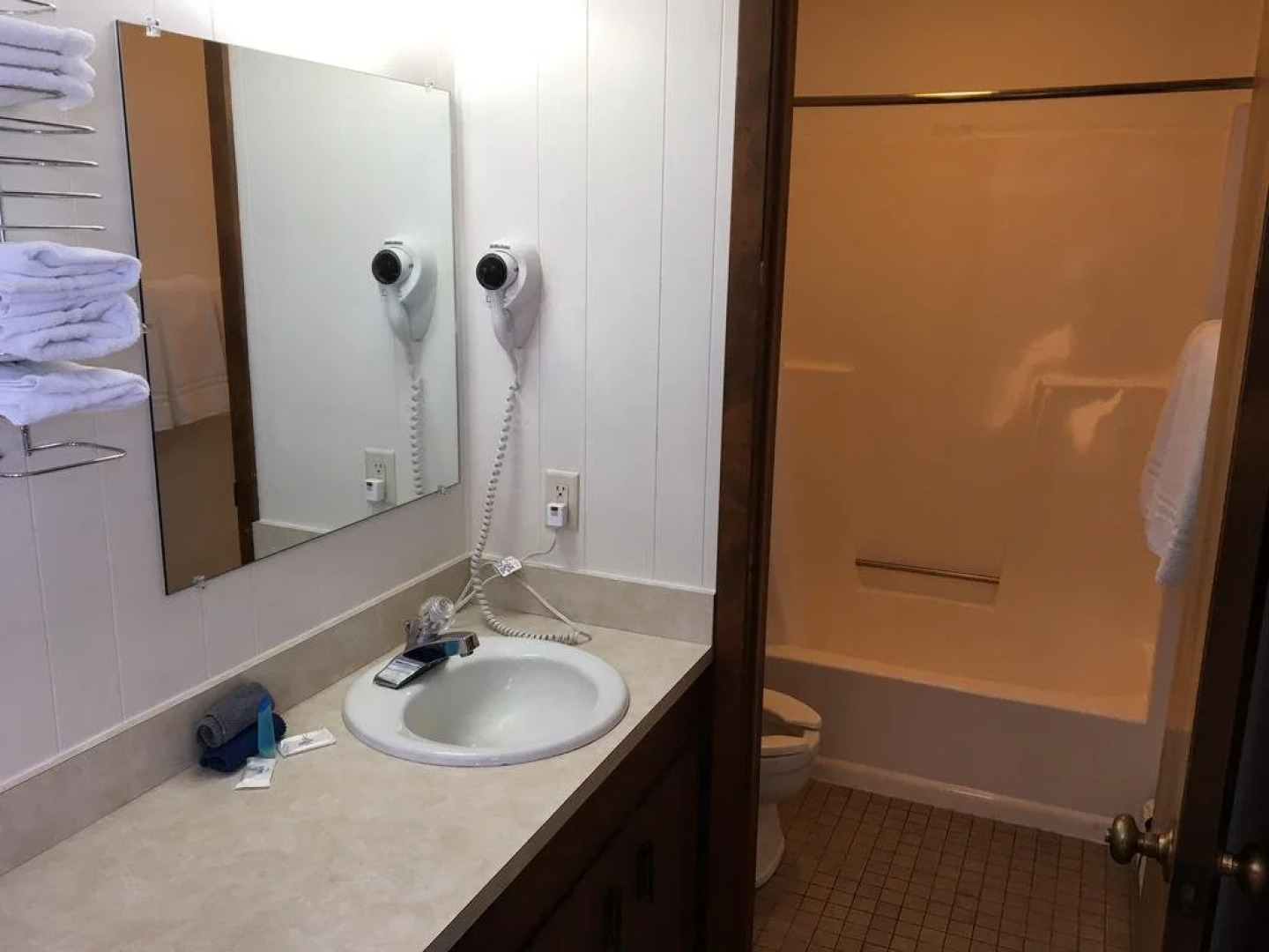 Coho Motel and Suites