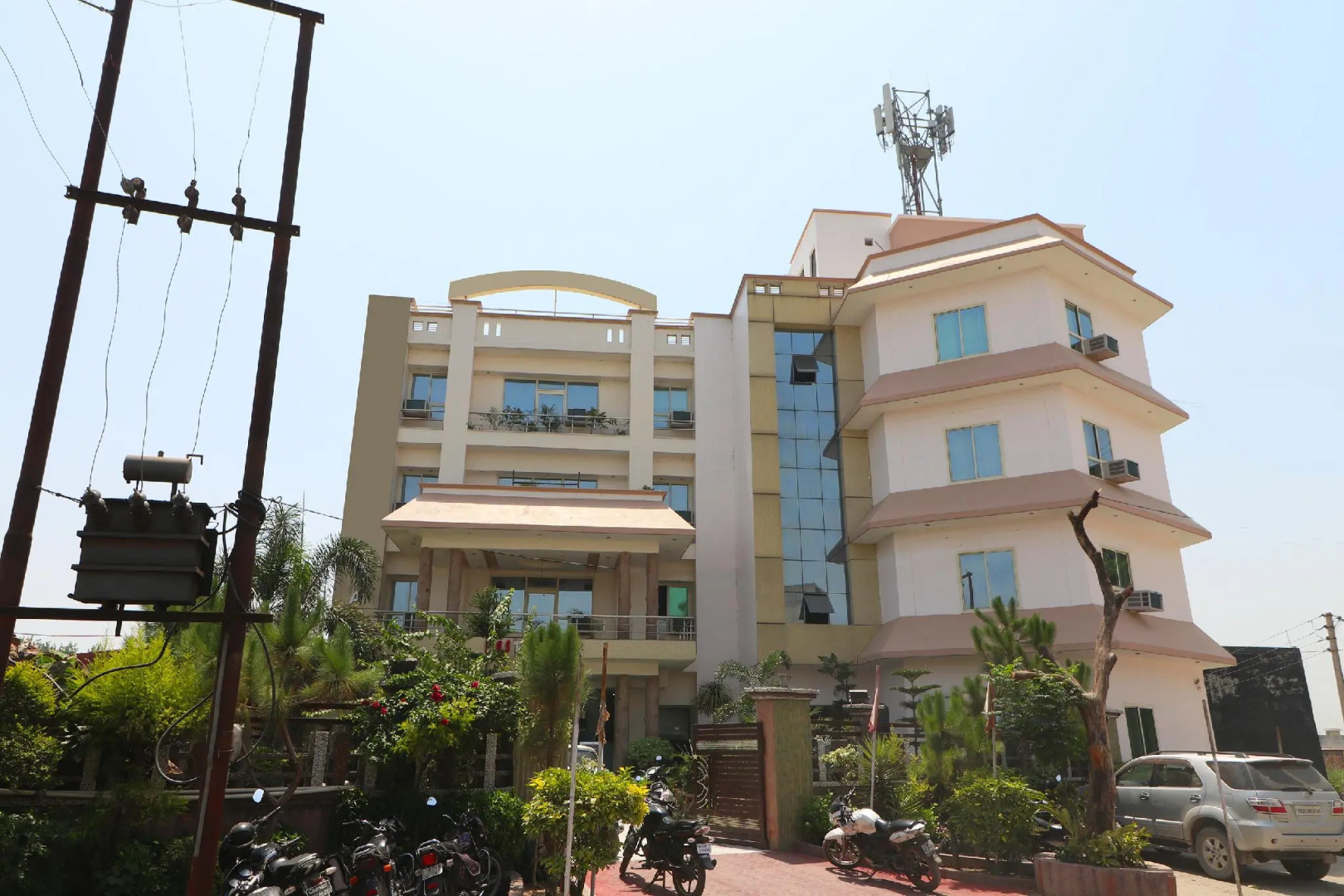 OYO 14708 Hotel Ashiyana