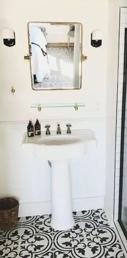 The Landing Hotel and Dining