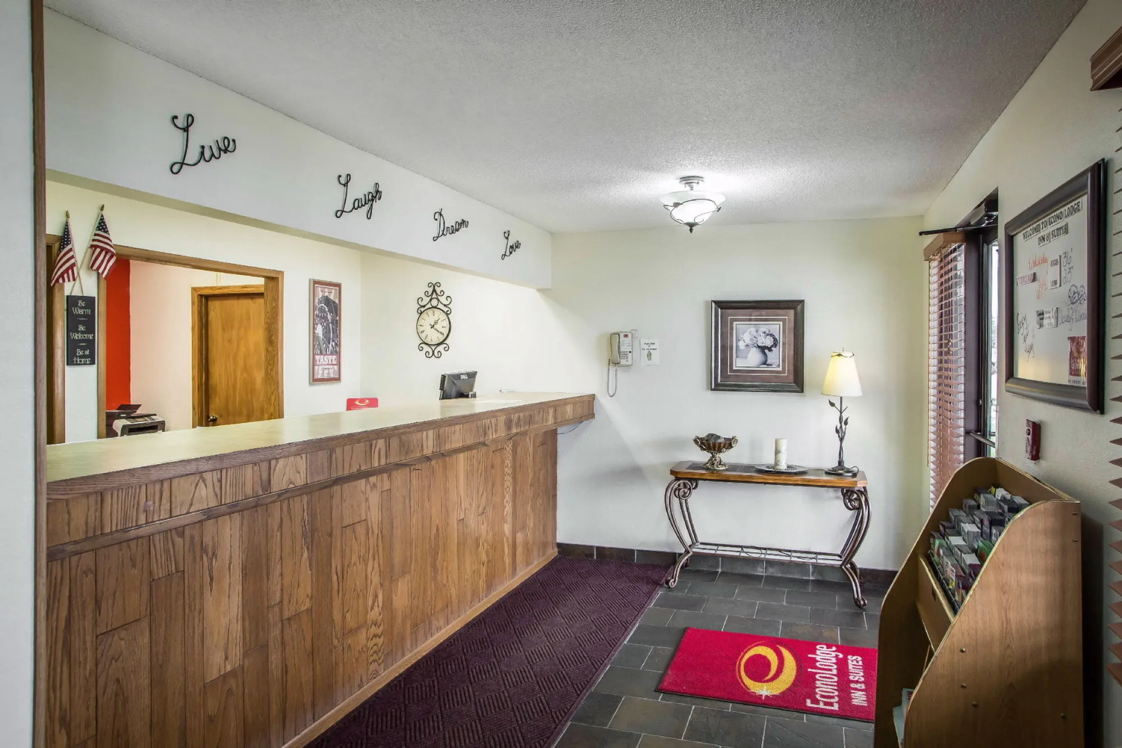 Econo Lodge Inn & Suites Dubuque