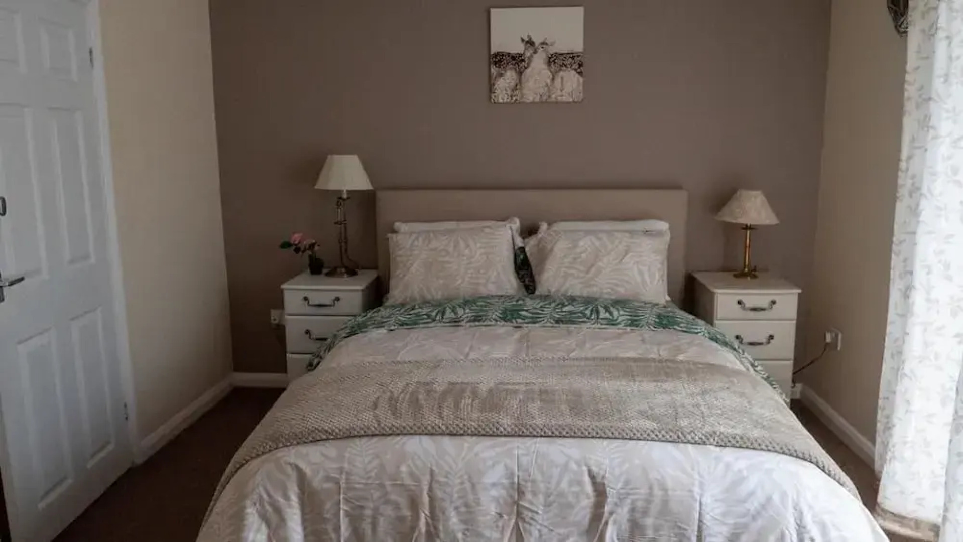 5 Bedroom Guesthouse in Quiet Cul-de-sac location.