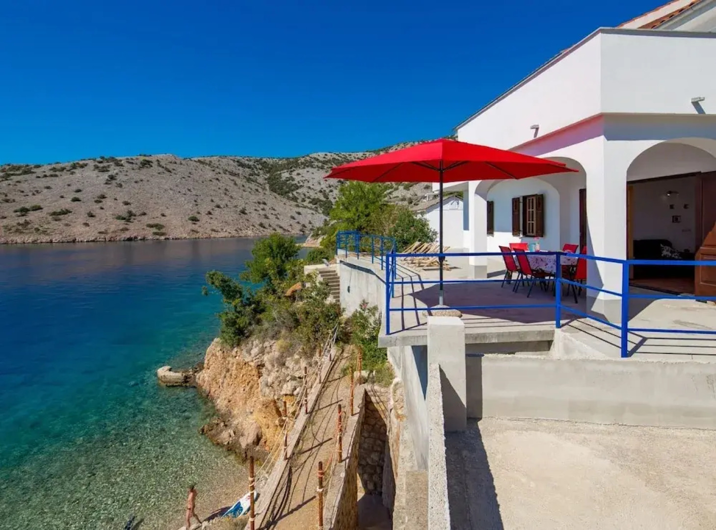 Sunny Beachfront Jablanac Apartments