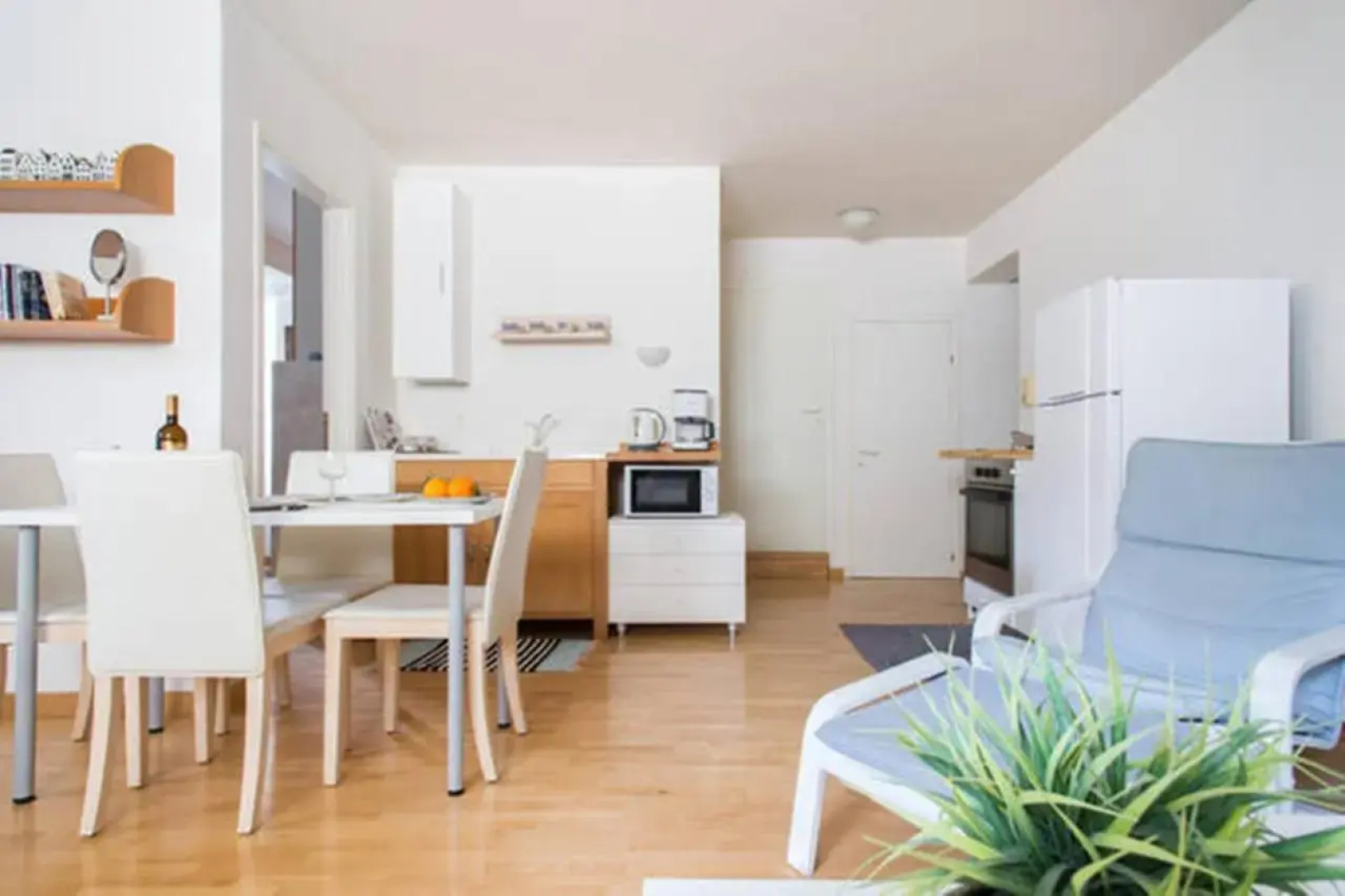 Bright, Cosy Studio close to Glyfada Beach & Center
