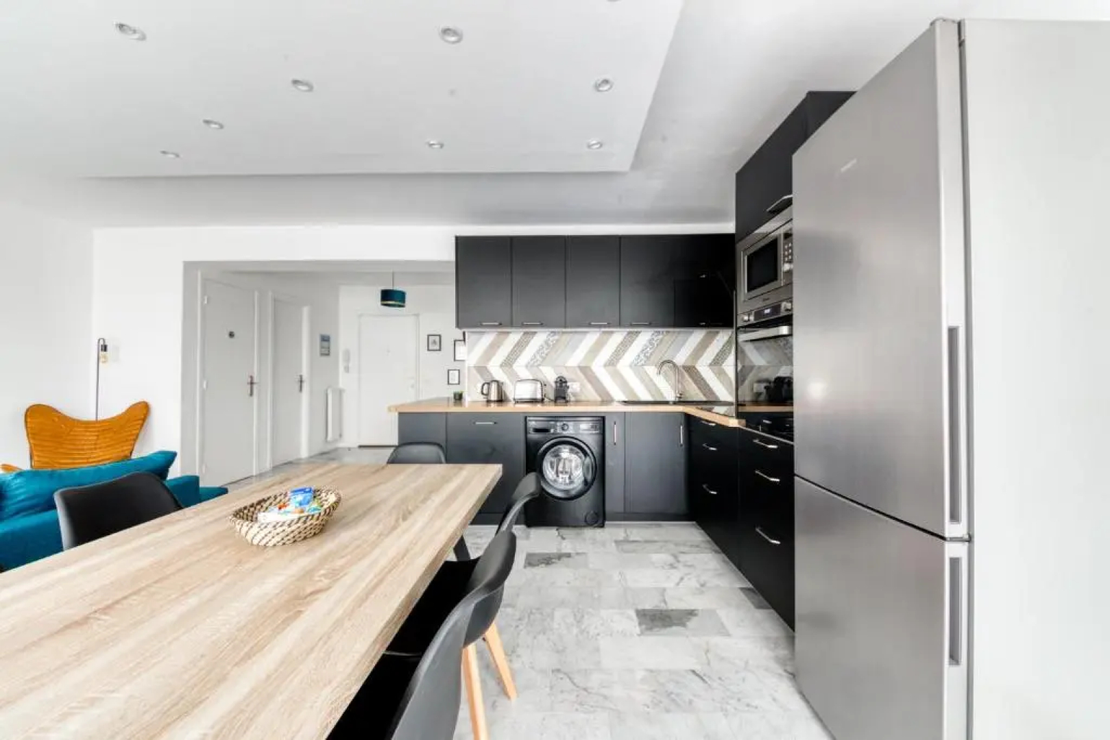4P Modern & Secured Parking