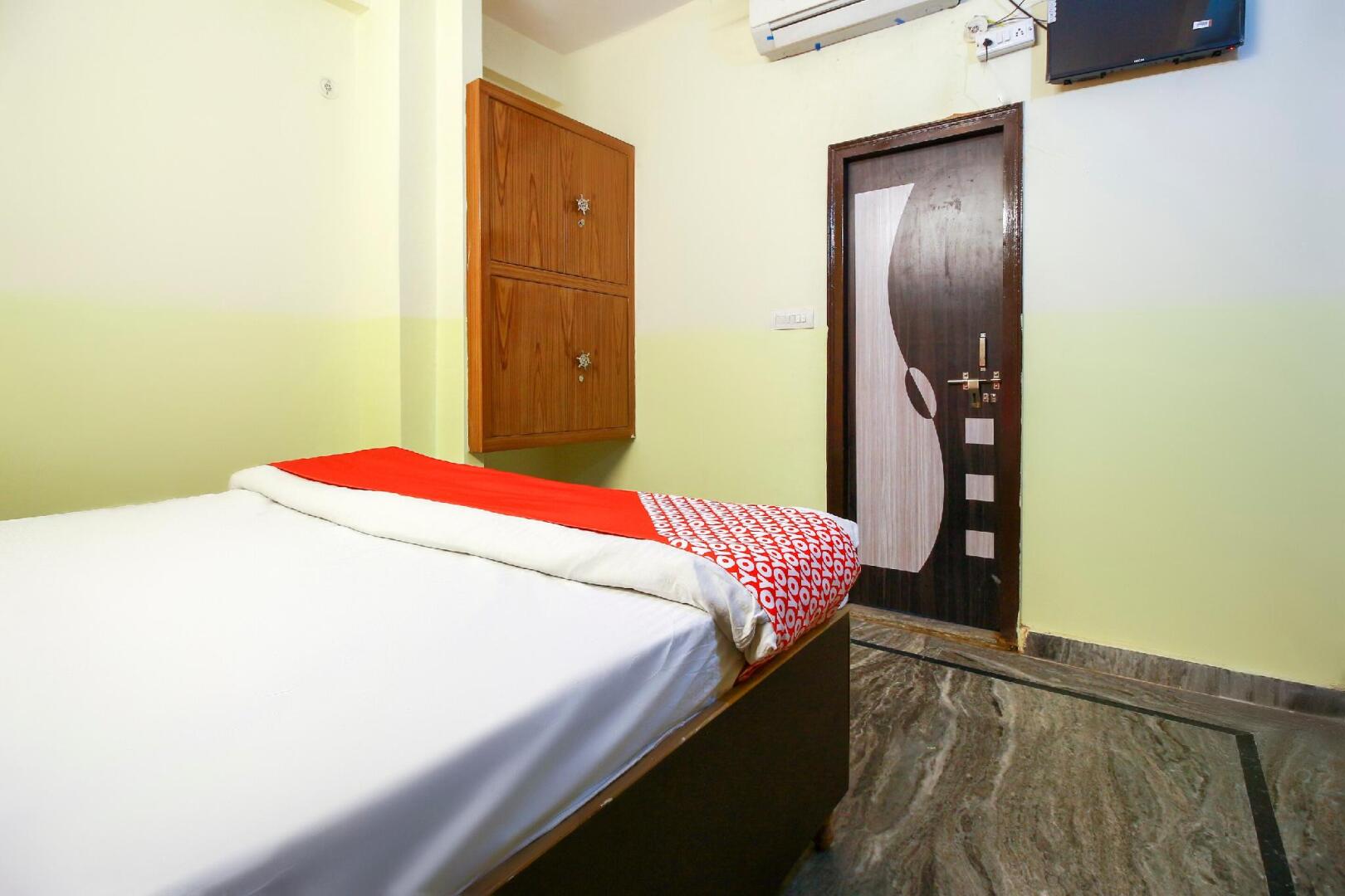 Hotel Red Stone by OYO Rooms