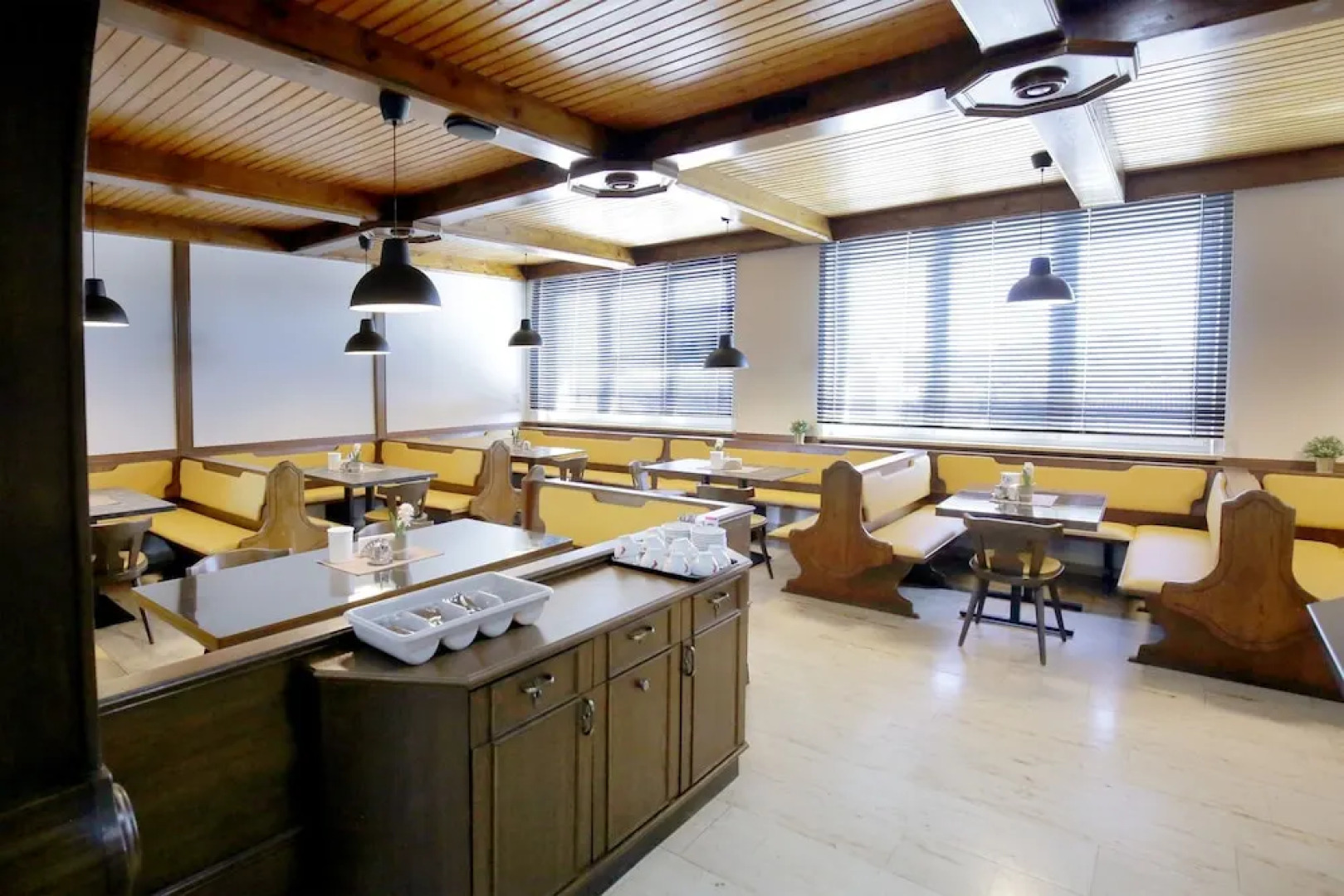 F Hotel 24h Check-In