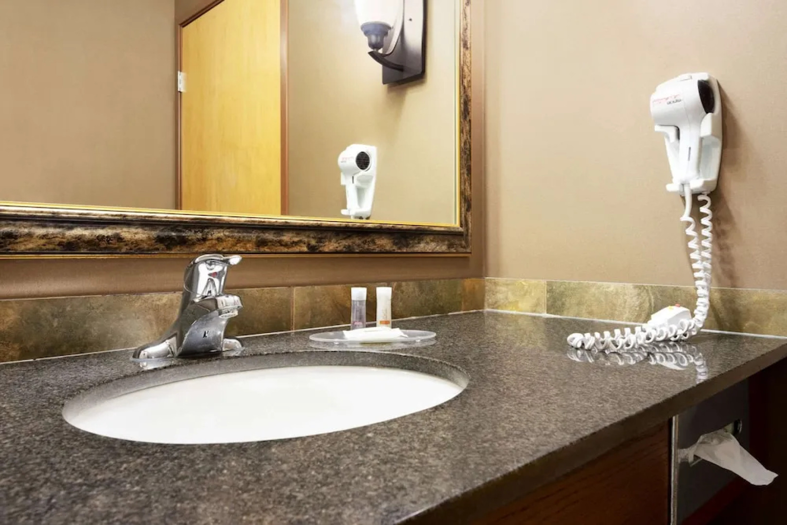 Days Inn & Suites Strathmore