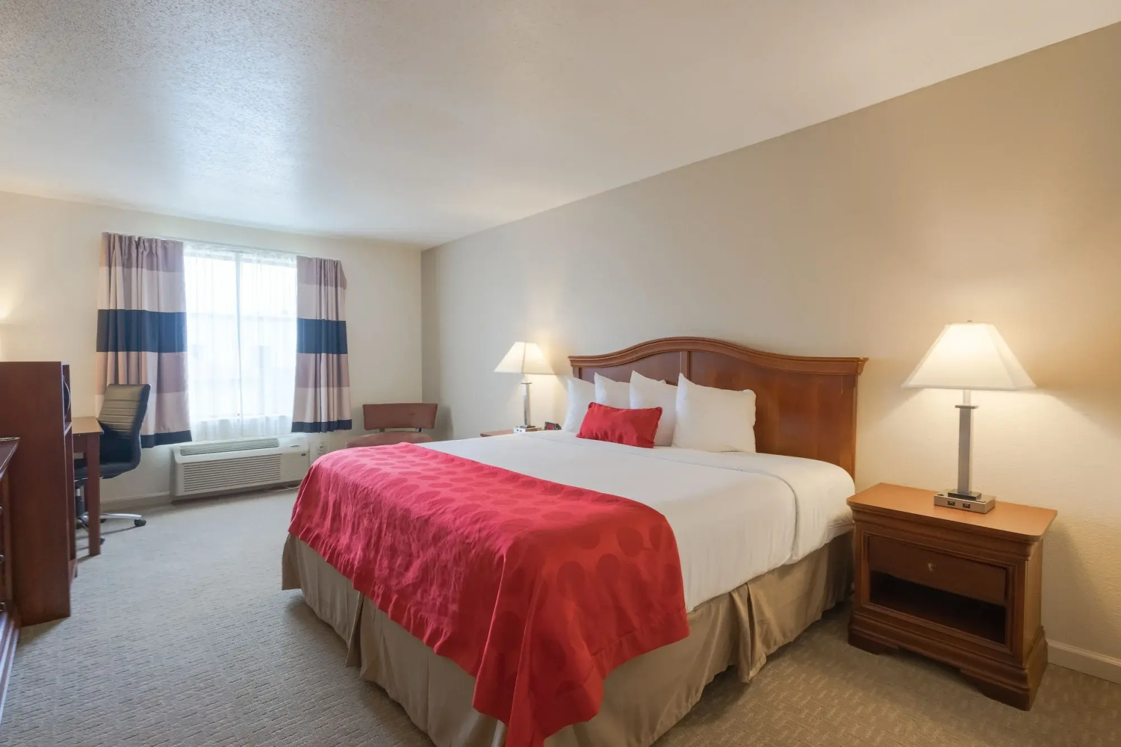 Cottonwood Suites Savannah Hotel & Conference Center