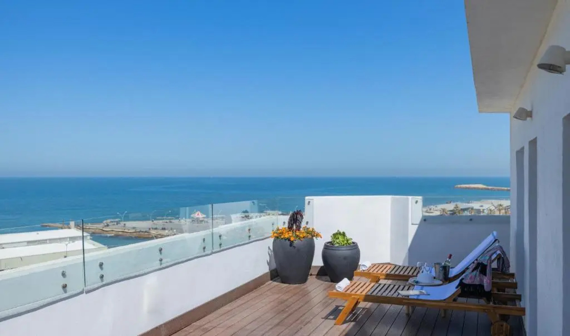 PLAY Seaport Suite Hotel TLV