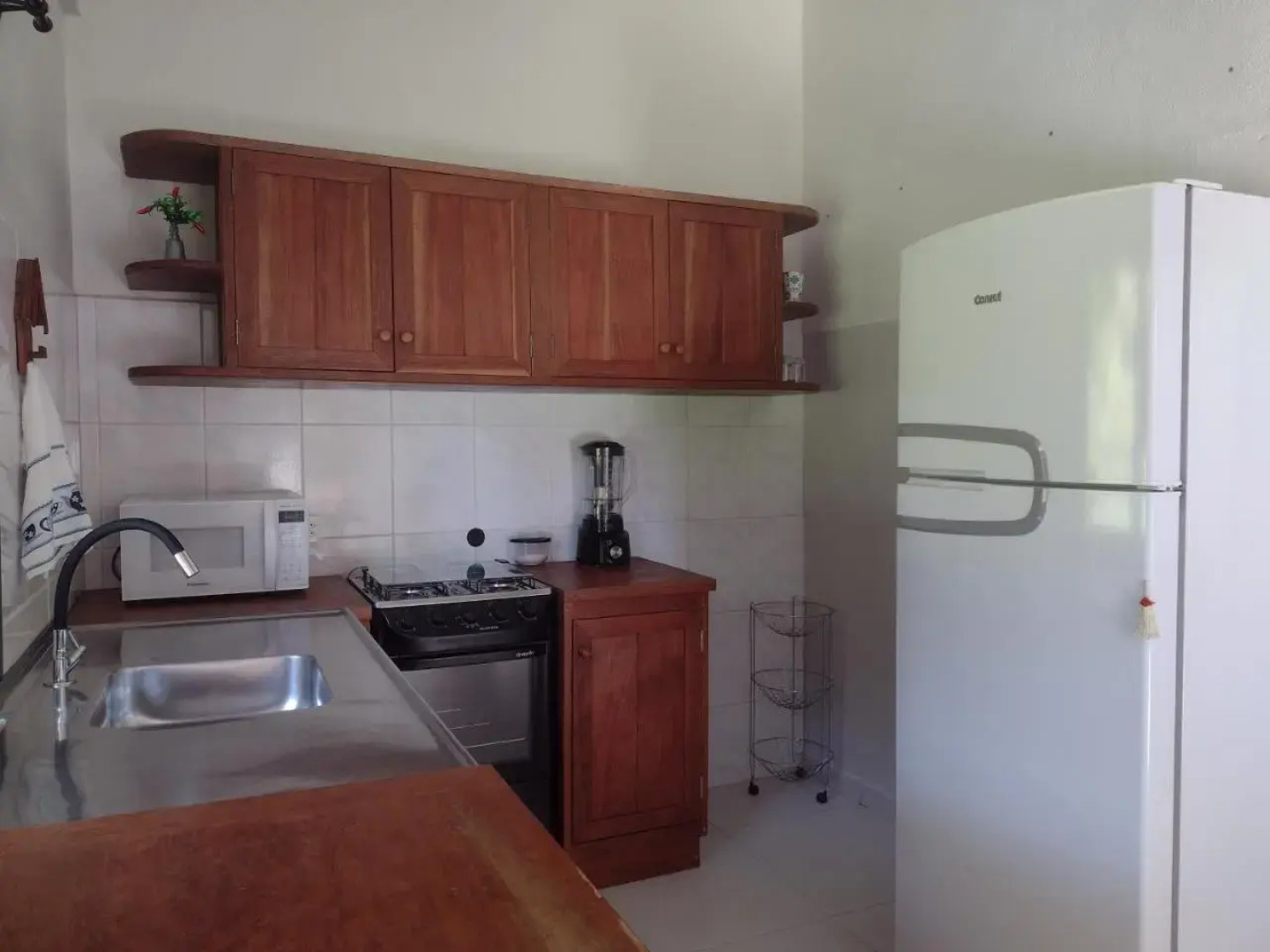 Casa com ótima localização, a 100 metros da praia.