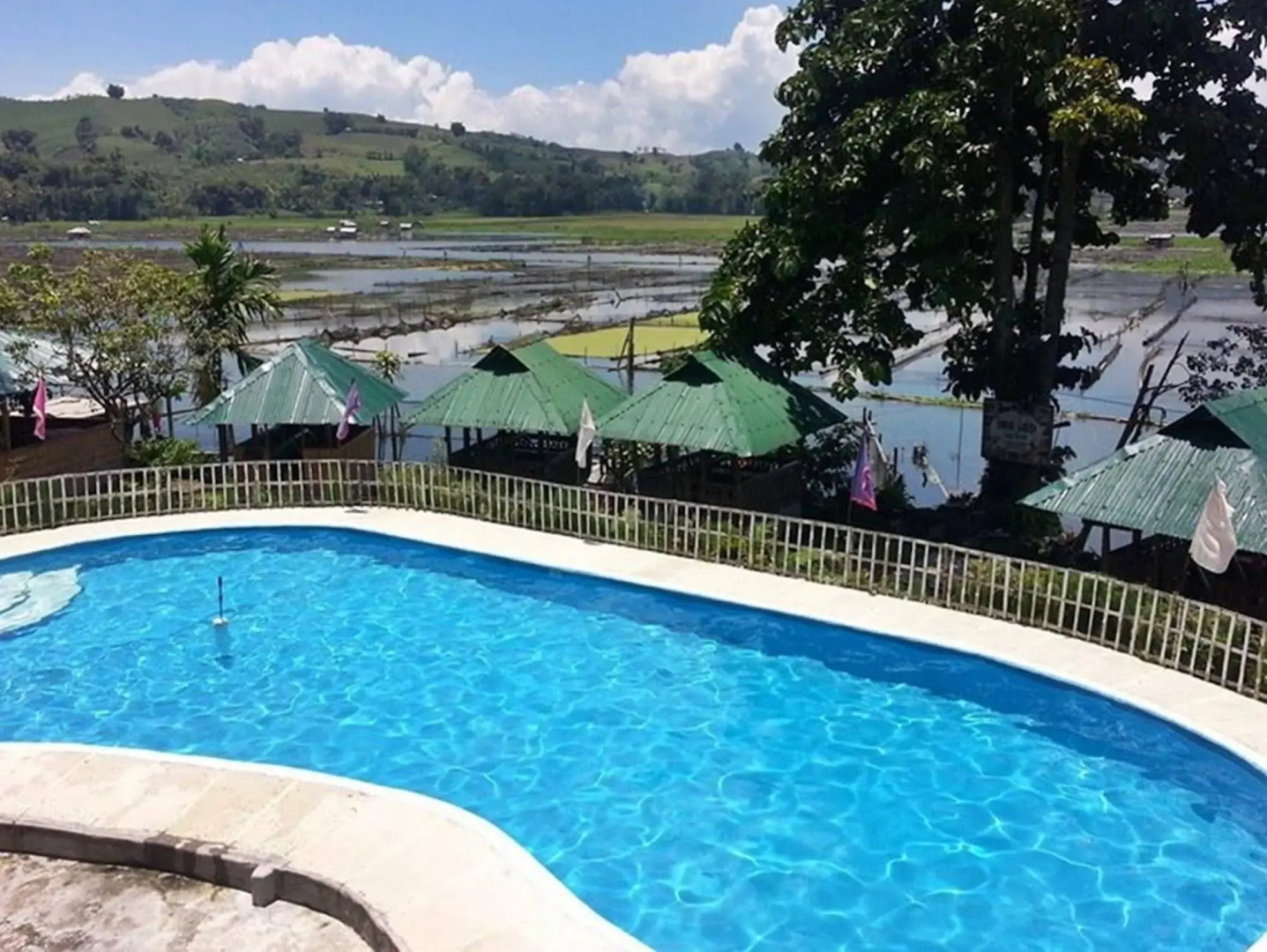 Sunrise Garden Lake Resort