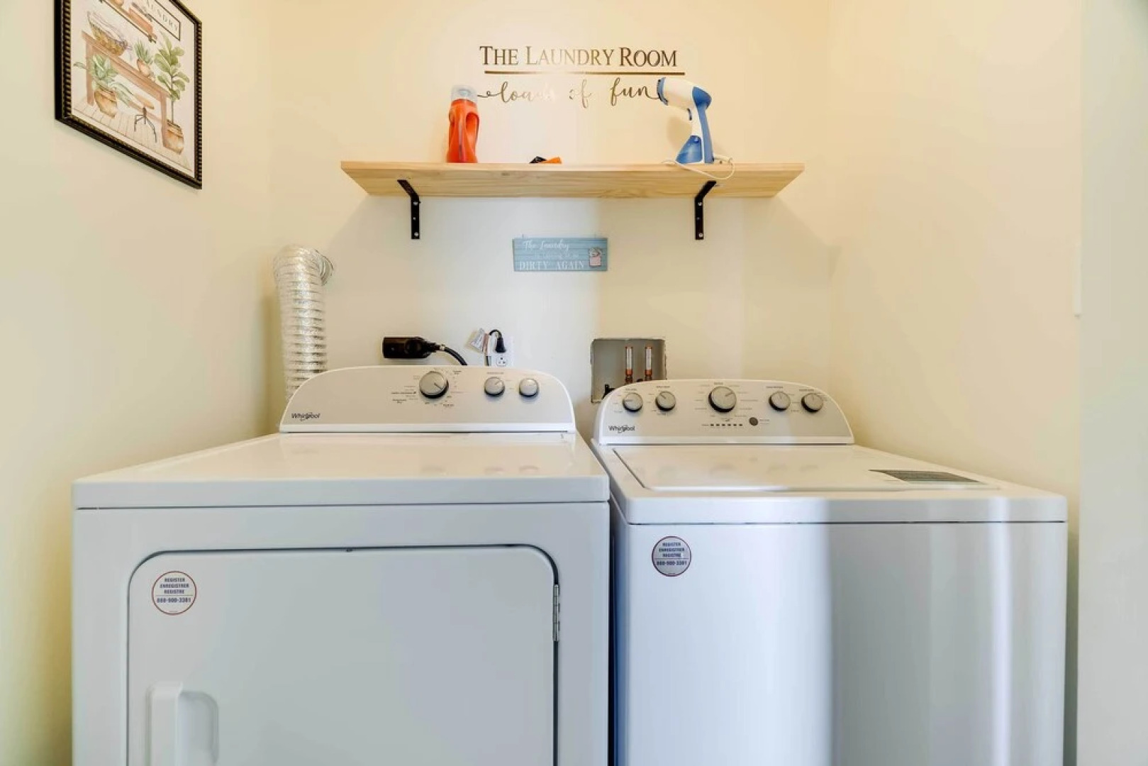 Stunning Tobyhanna Home w/ Lake Access + Kayaks!