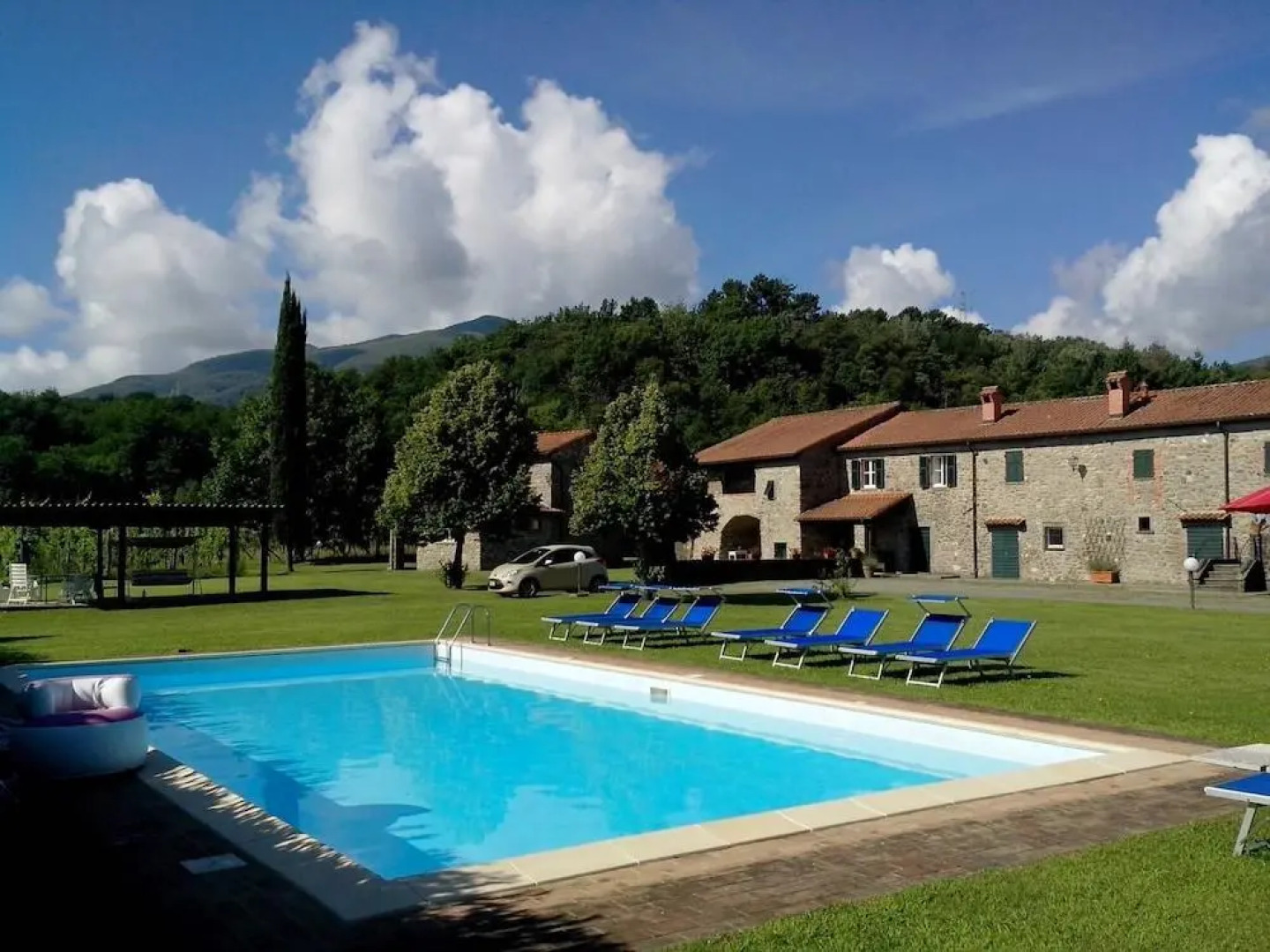 Coriana Apartments & Villas