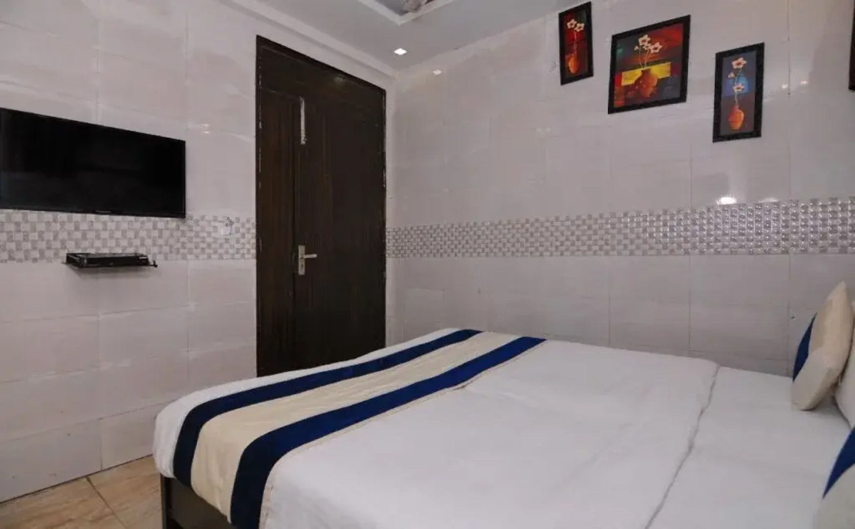 RB Grand Residency by OYO Rooms
