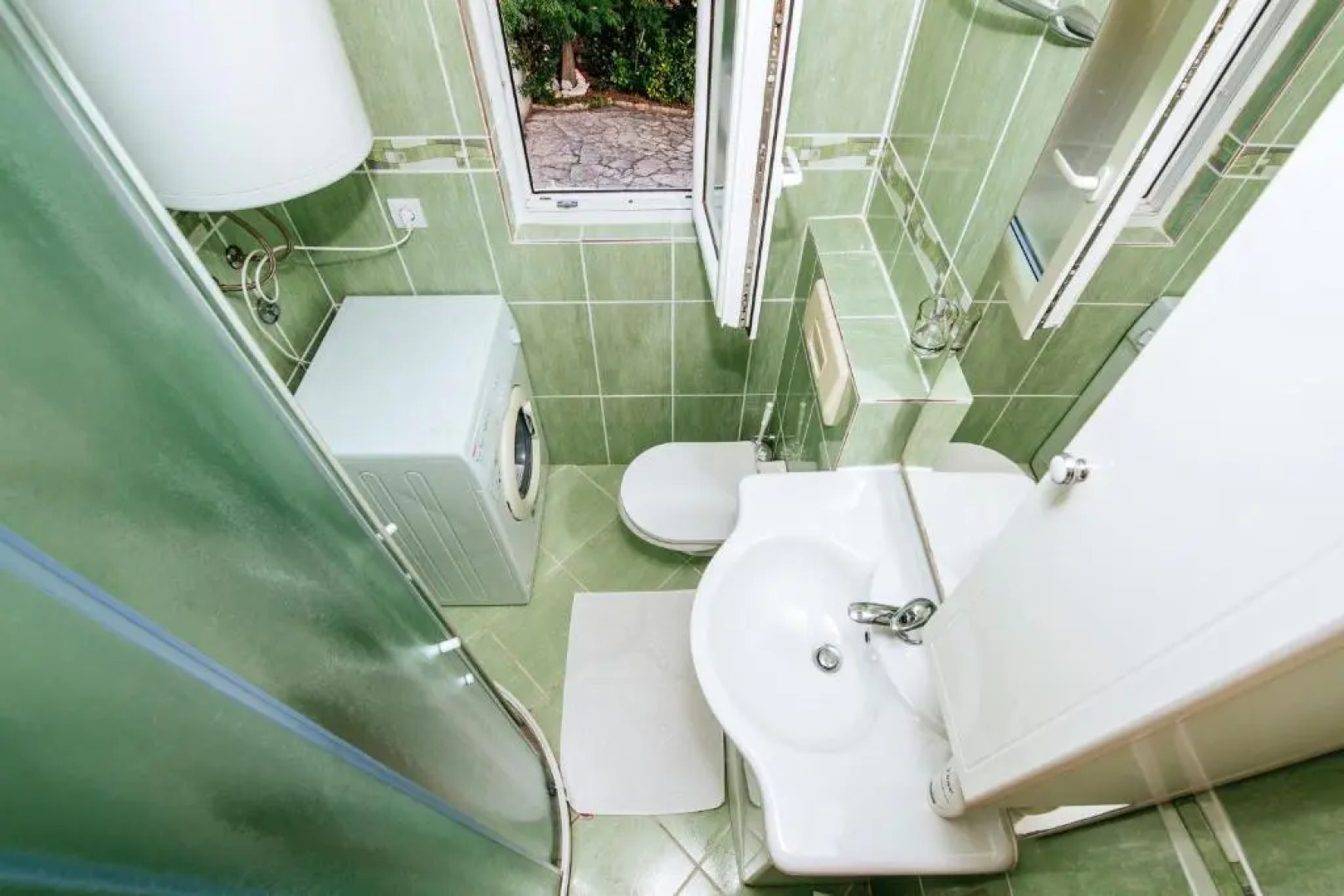 Poolicluded Holiday House Halic