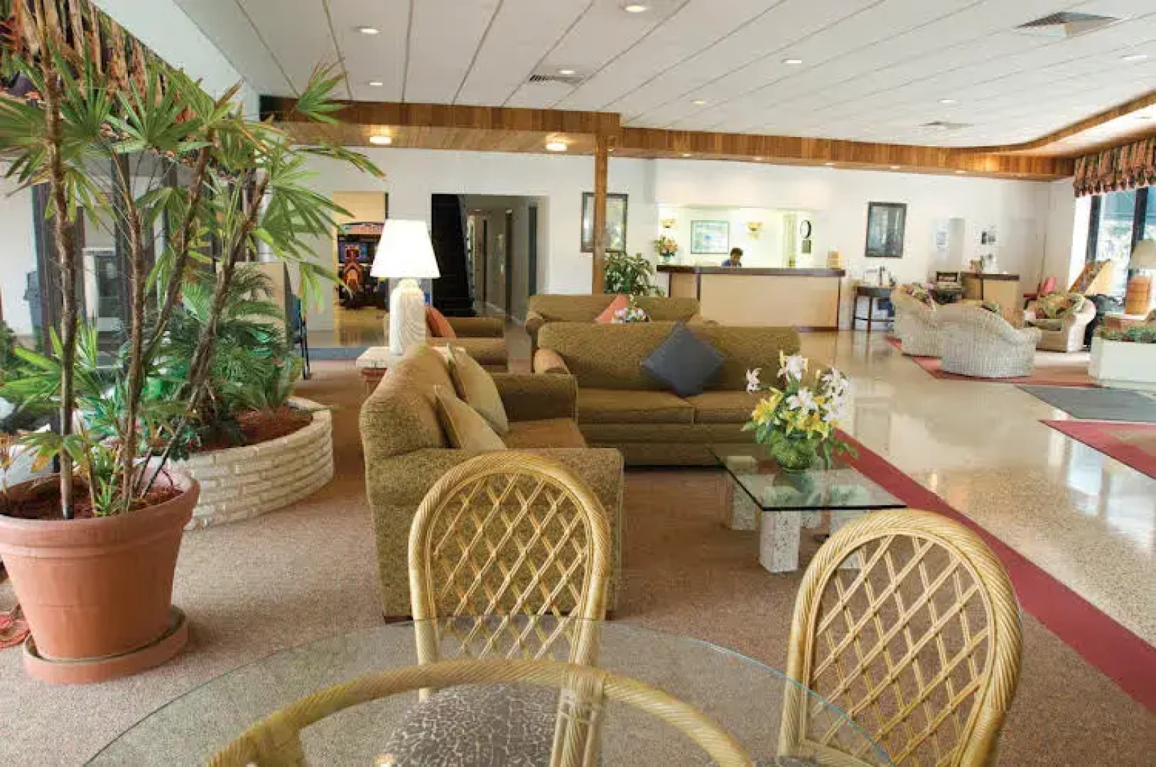 Travelodge Monaco Beach Resort