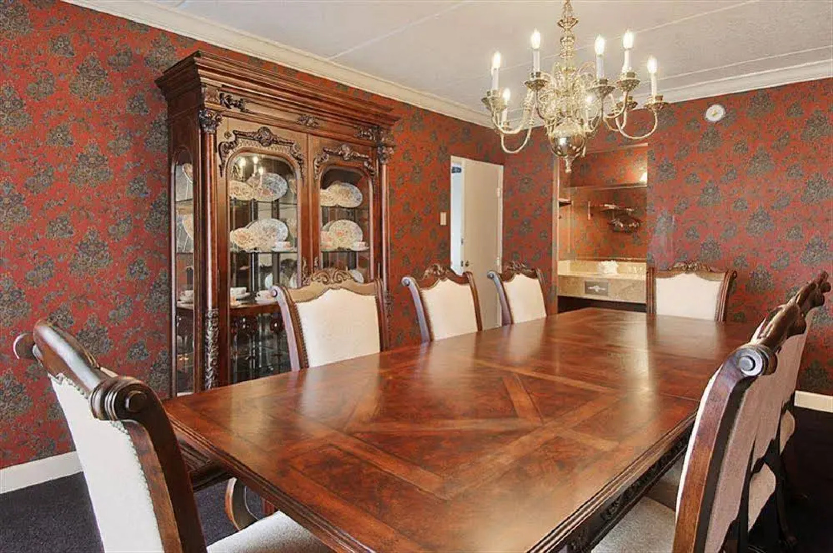 Red Rose Inn & Suites