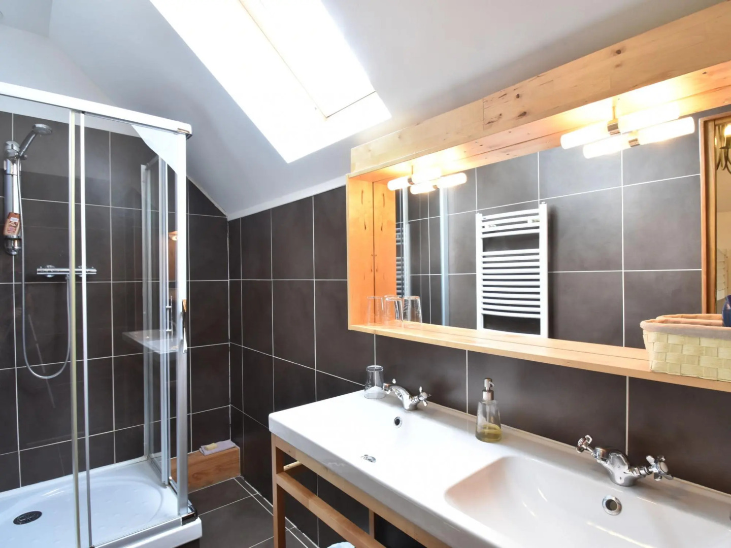 Tasteful Holiday Home in Sormery With Swimming Pool