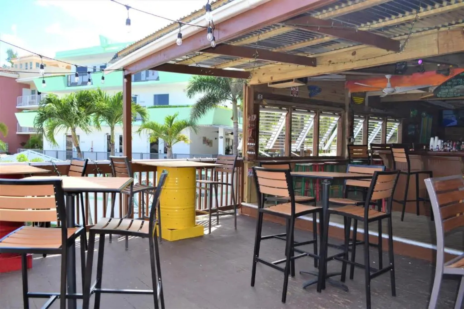 Casa Verde Hotel - Steps to the Beach | Pool, Restaurant & Bar