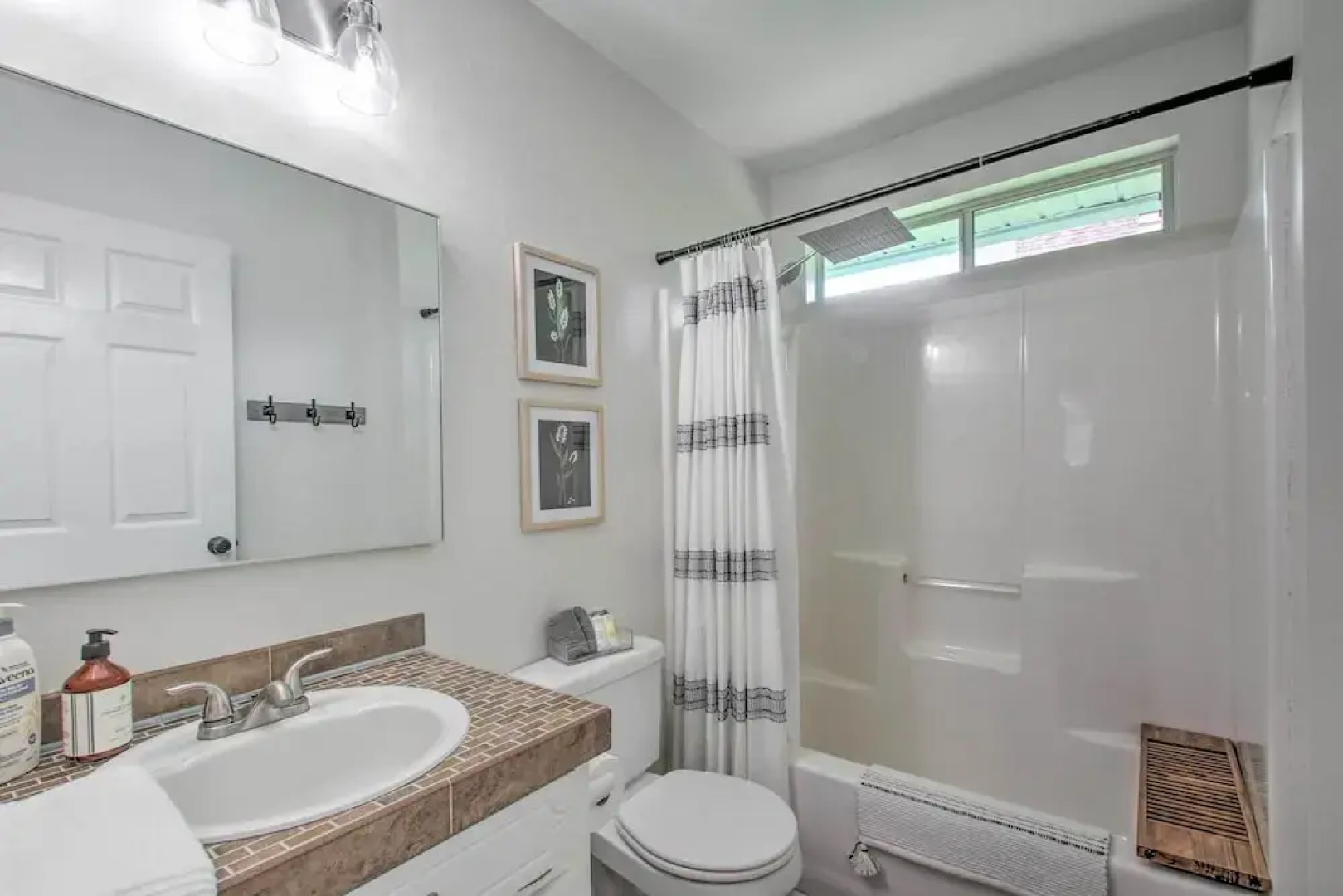 Cozy-modern Pensacola Home: Large Yard, Grill