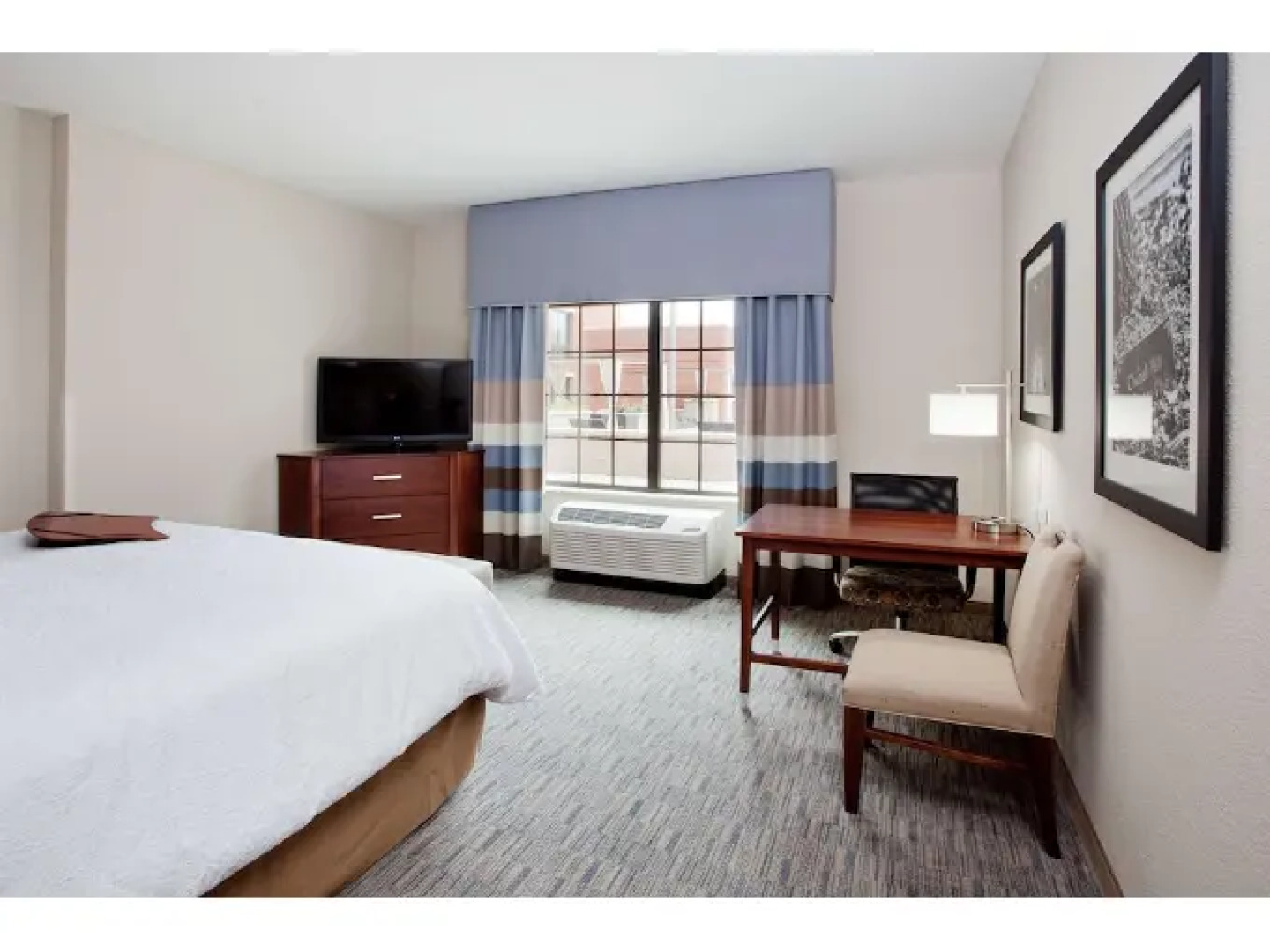 Hampton Inn and Suites Chapel Hill Carrboro Downtown