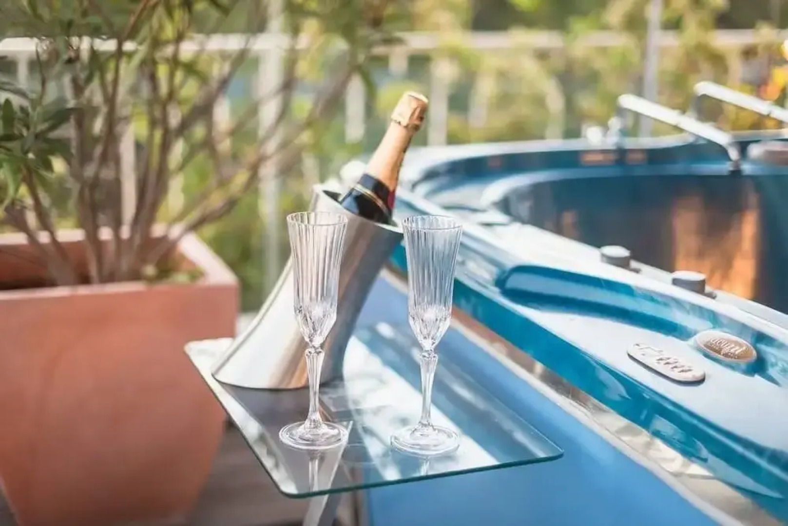 Sea View Apartment with Hot Tub & Sauna