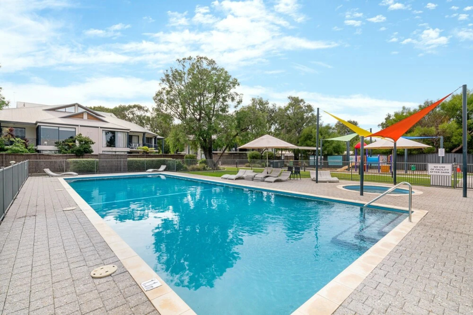 Beachside Breakaway U54 Cape View Resort