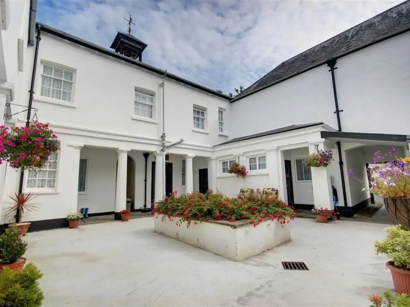 Stunning, Luxury Holiday Home With Covered Swimming Pool and Billiards Table in Barnstaple