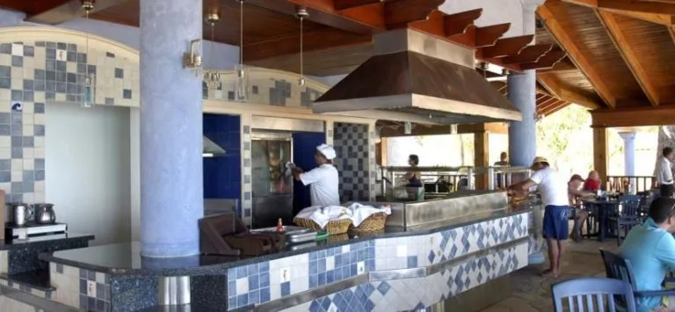 Fun Tropicale Beach Resort