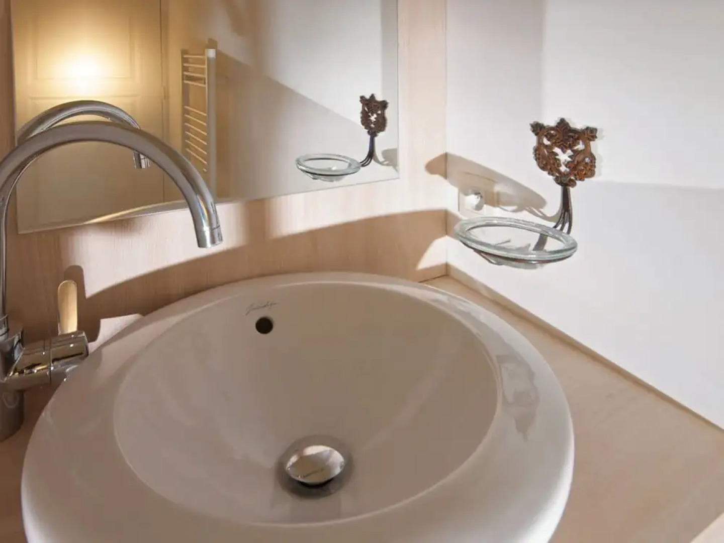 Spacious Holiday Home With Dishwasher and AC, in the Luberon