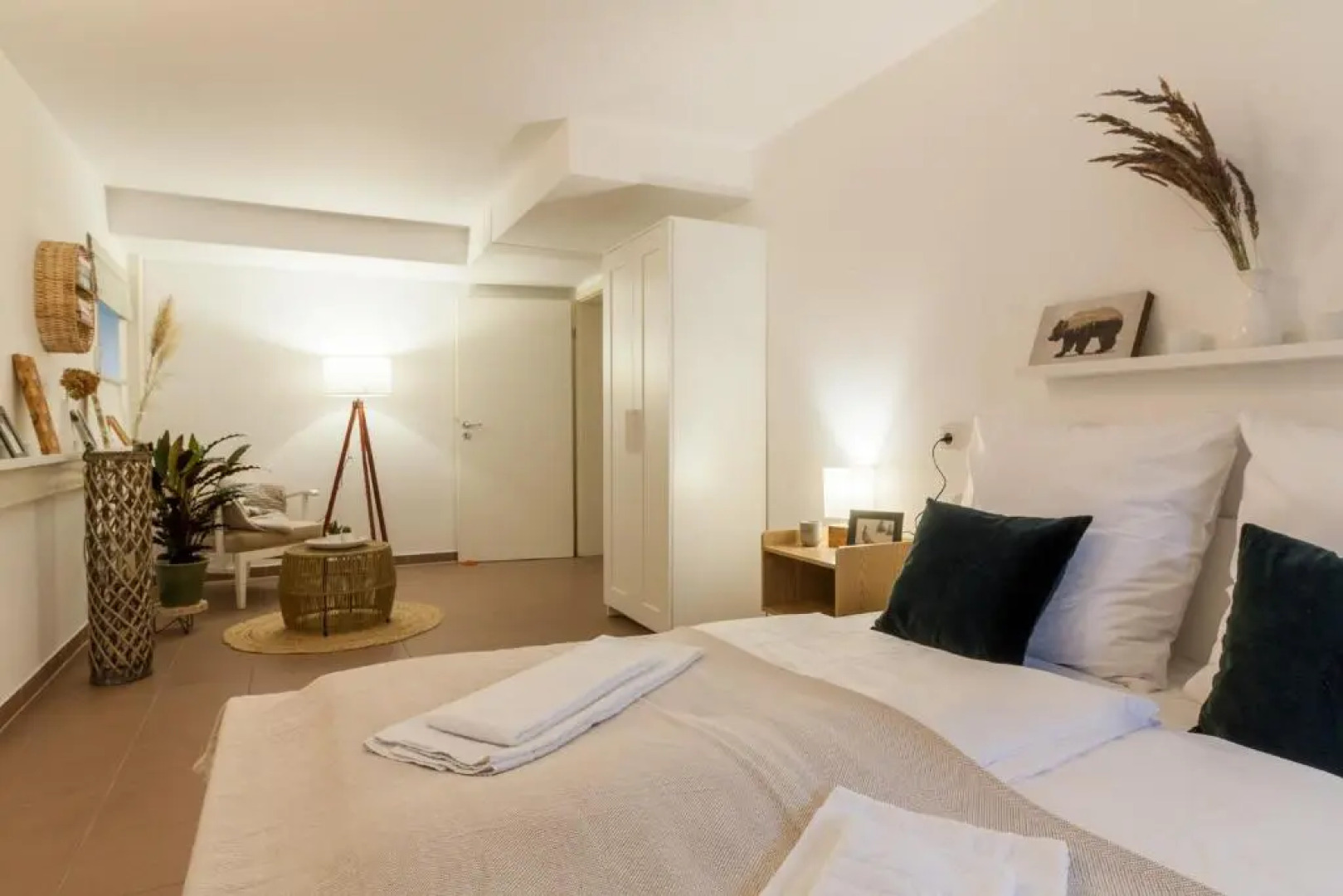 Schöne, ruhige Souterrainwohnung mit eigener Terrasse