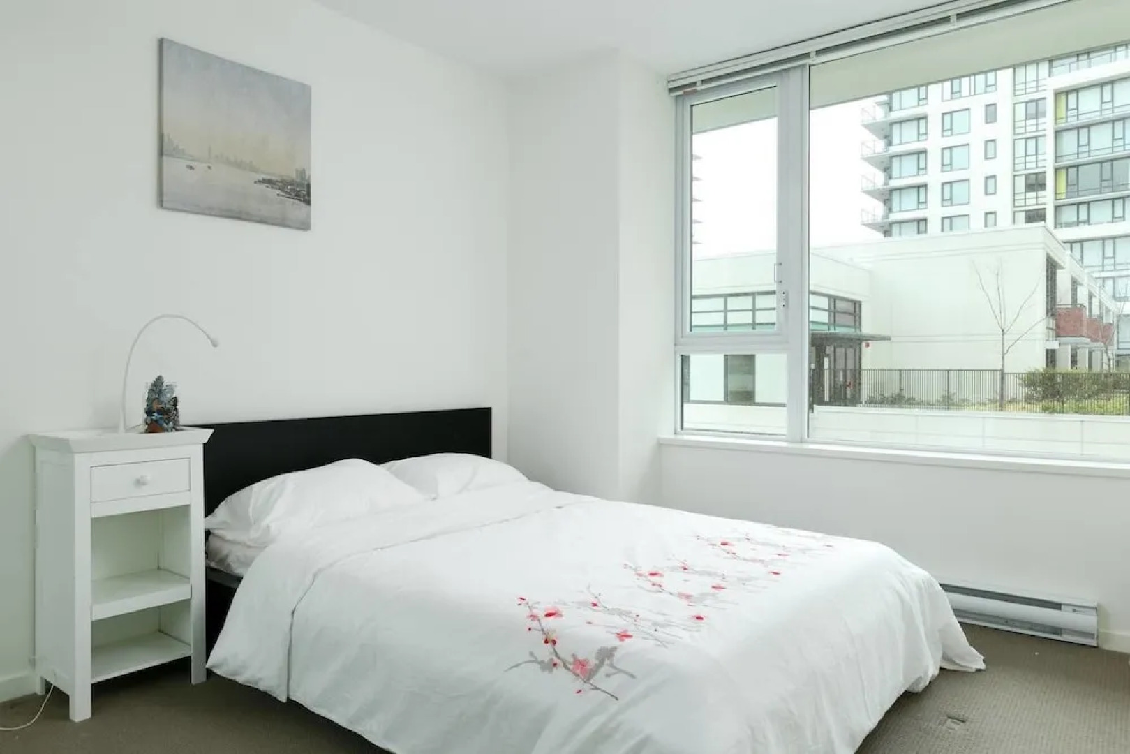 Convenient 2bdr 2BA Richmond Centre Condominium
