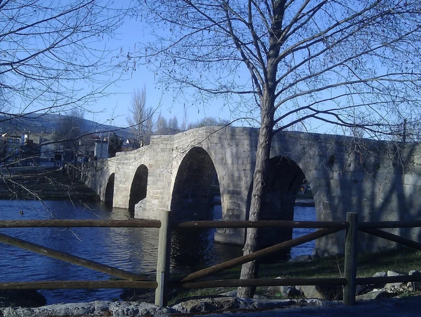 House With 9 Bedrooms in Navaluenga, With Wonderful Lake View and Encl