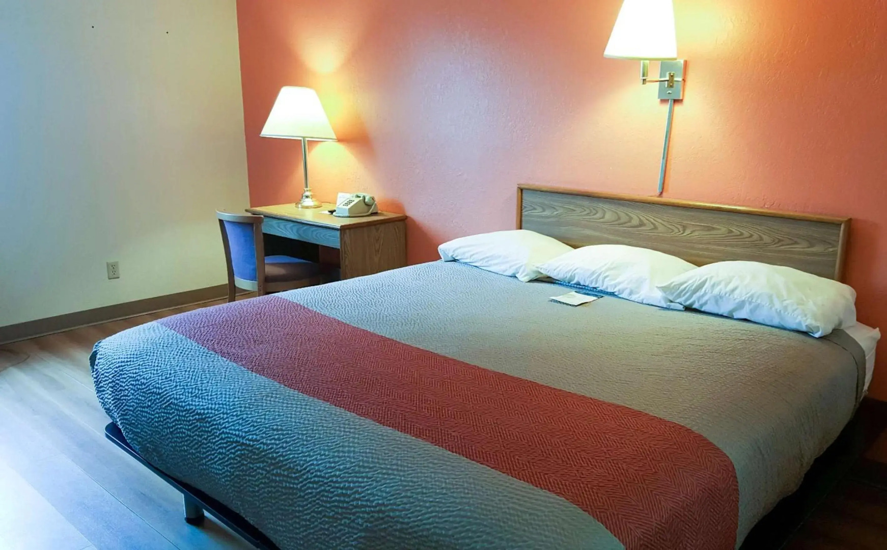 Motel 6 Saukville, WI