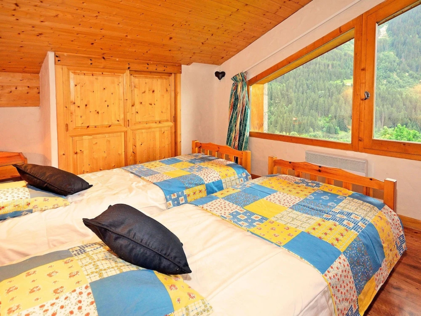 Luxurious Chalet in Champagny-en-vanoise Near Ski Area