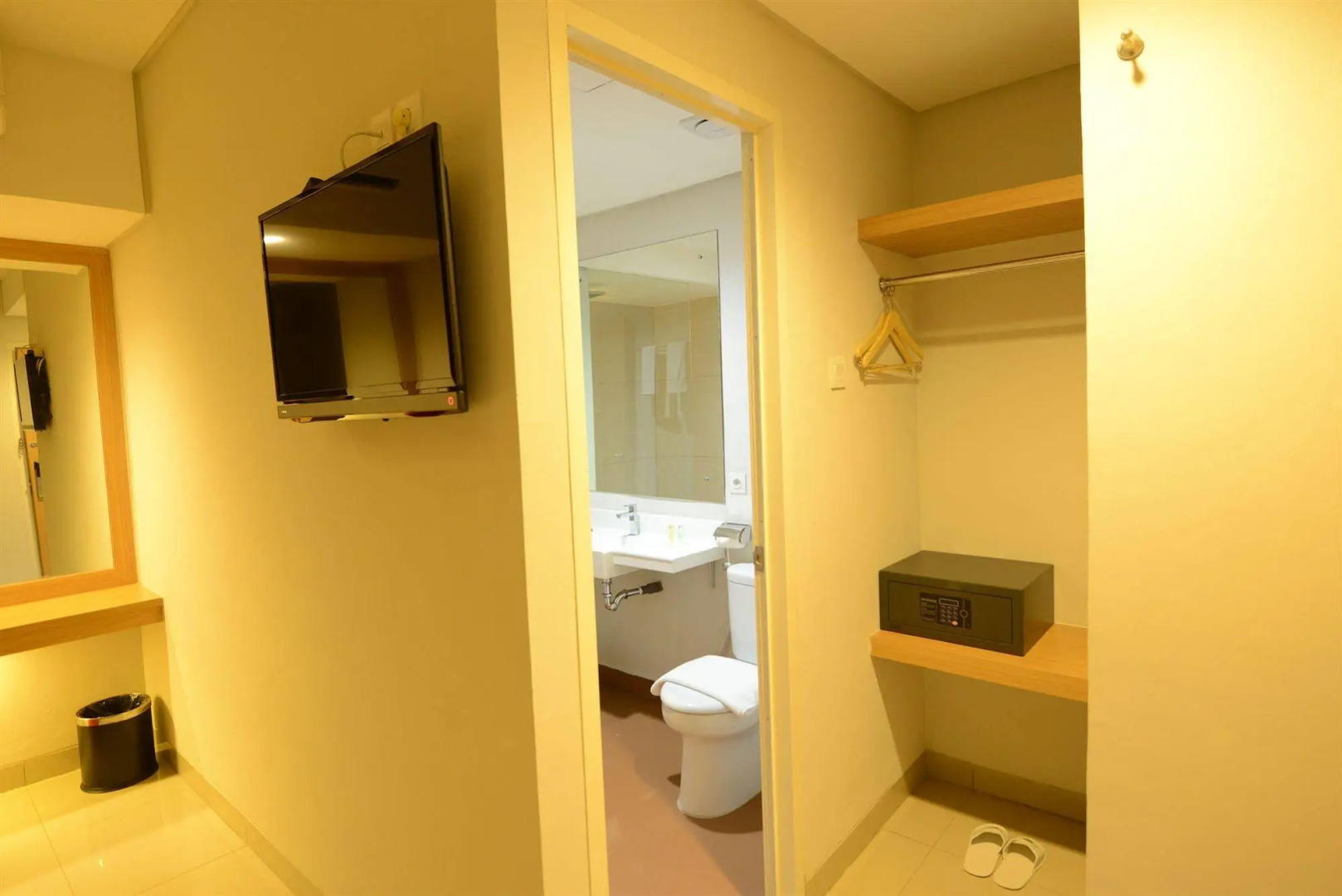 Dcozie Hotel by Prasanthi