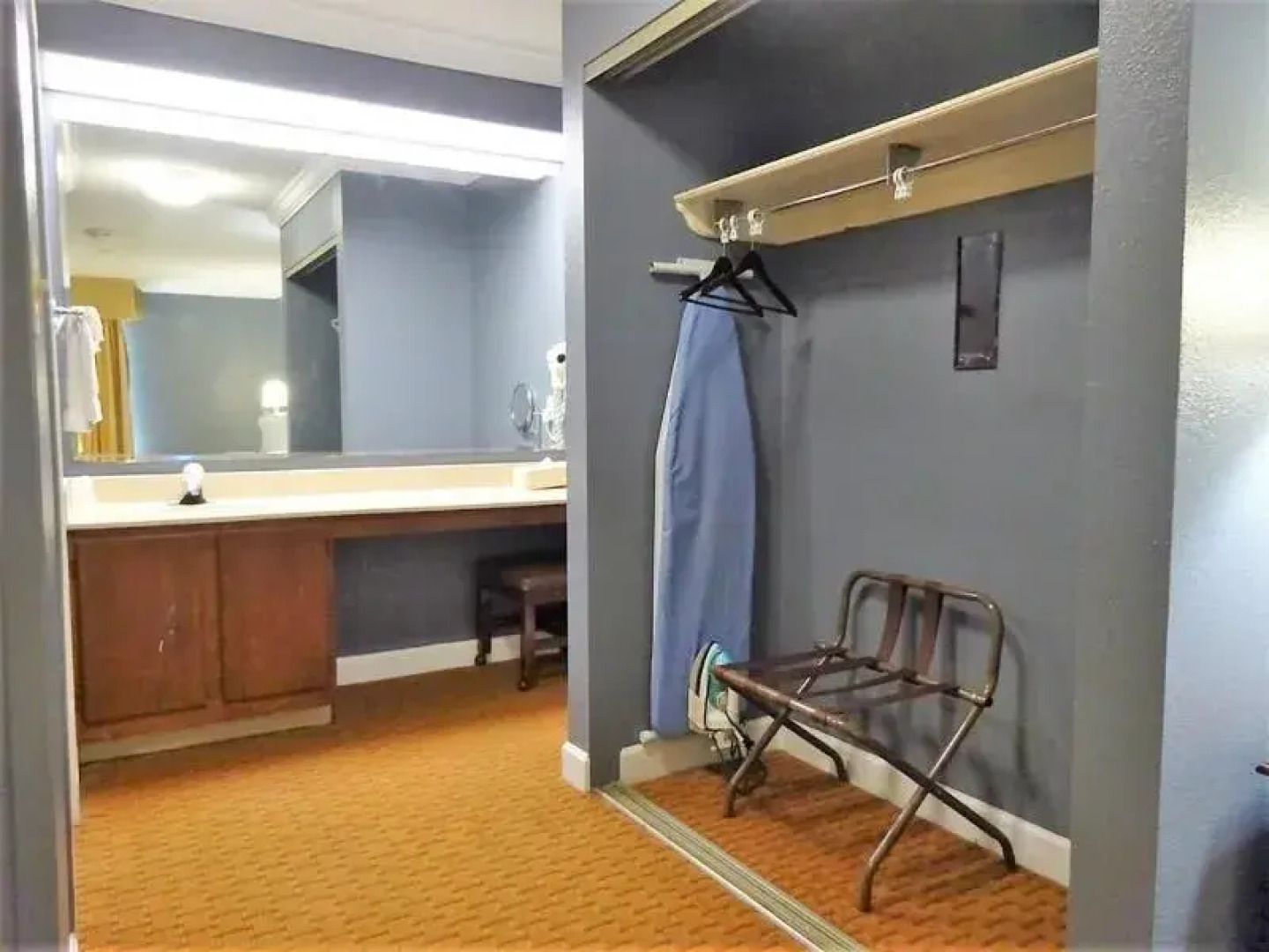 Richmond Suites Hotel