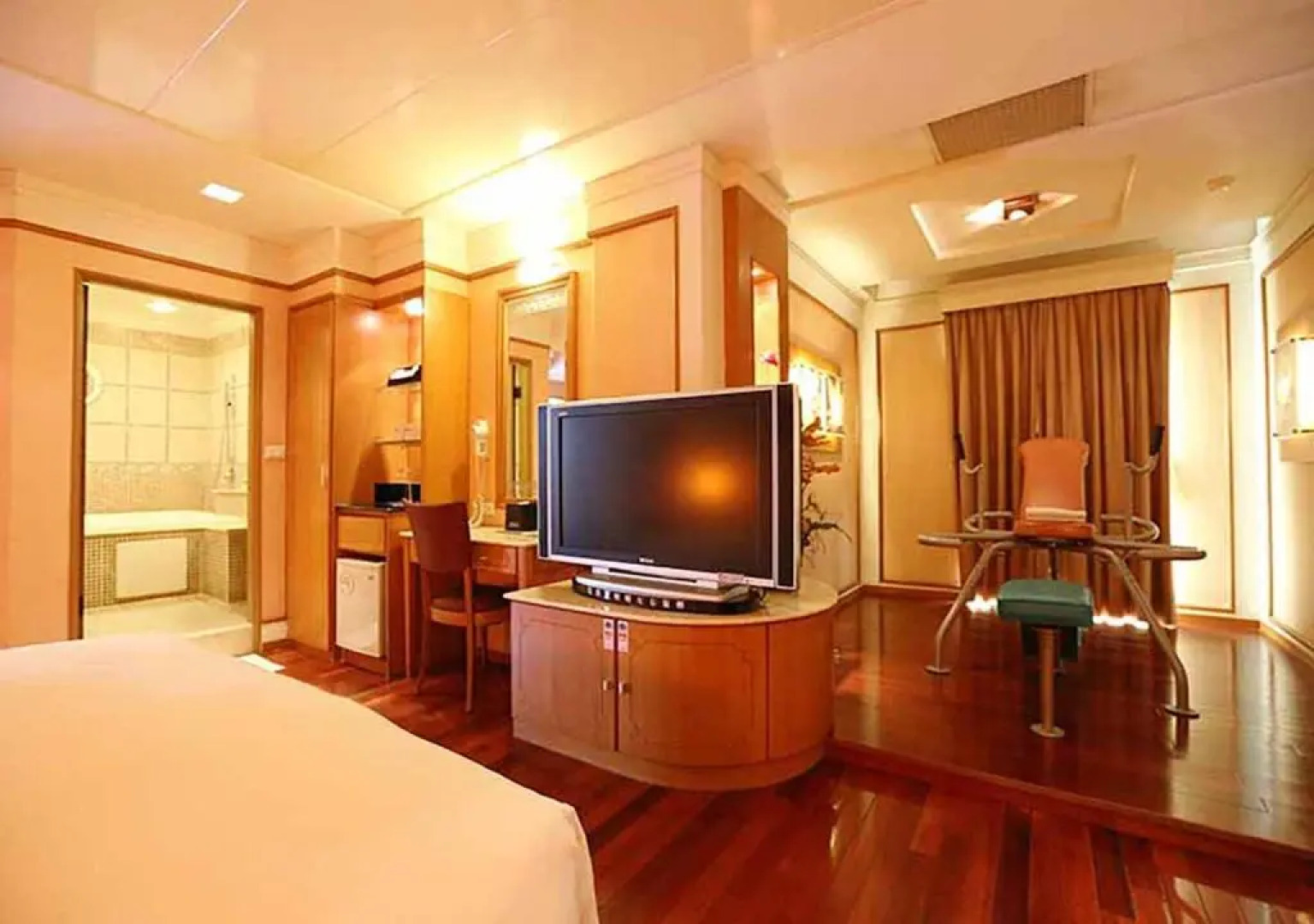 Royal Group Motel Tainan Branch