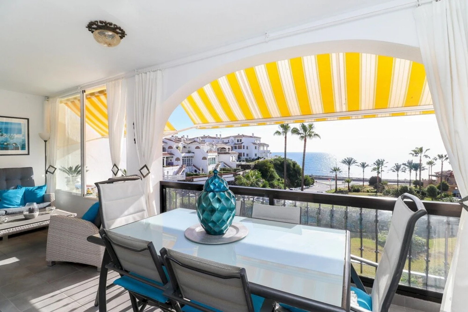 La Costa Paradise - Amazing Beachfront Apartment, Glazed Terrace With Sea Views