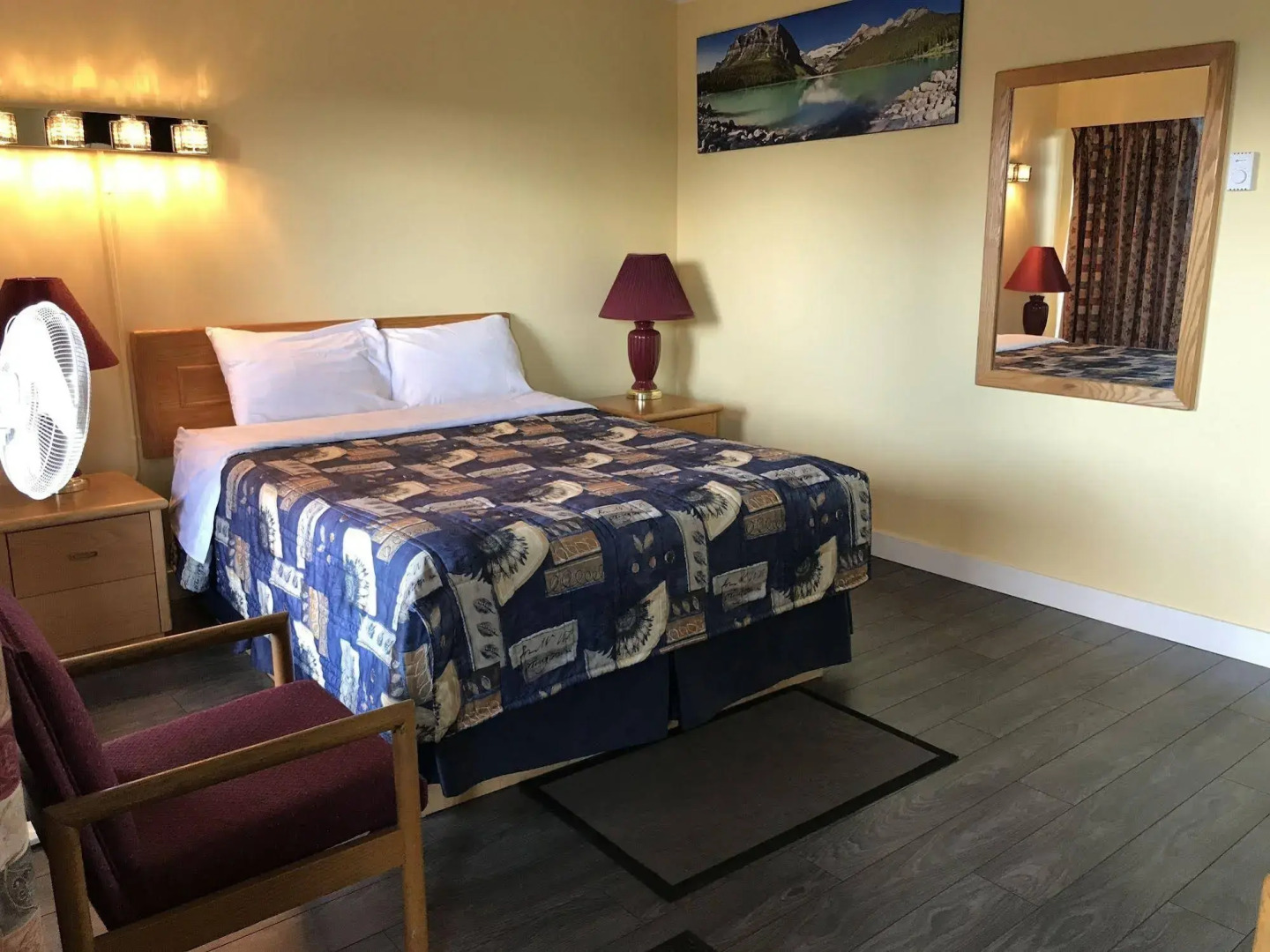 The Port-O-Call Inn & Suites