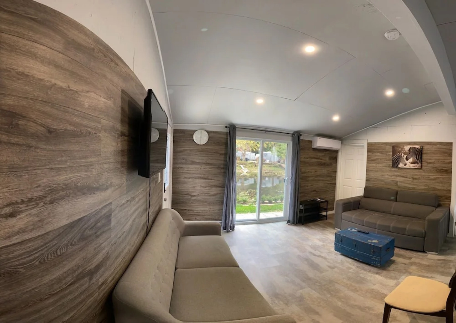 Harrison Lake Cottages