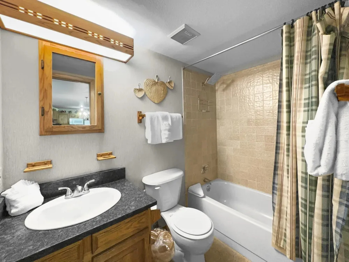 Bb103 Buffalo Ge 2br 2ba 2 Bedroom Condo by RedAwning