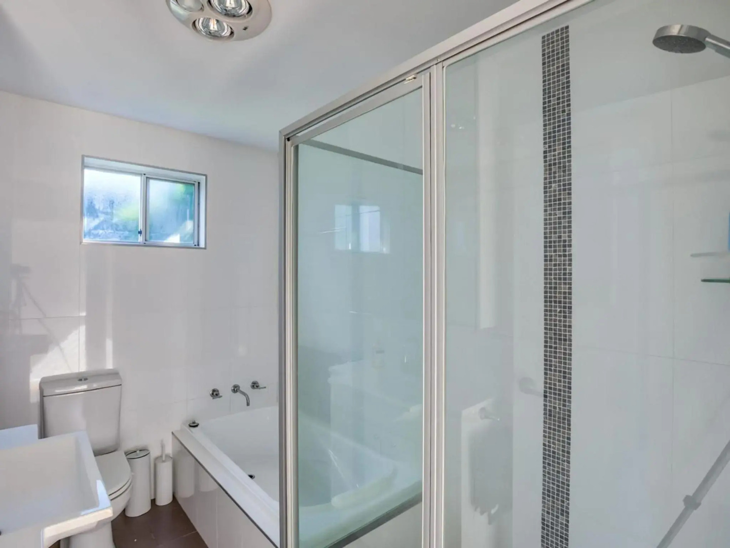 GRAND VIEW Gerroa 4pm checkout on Sundays